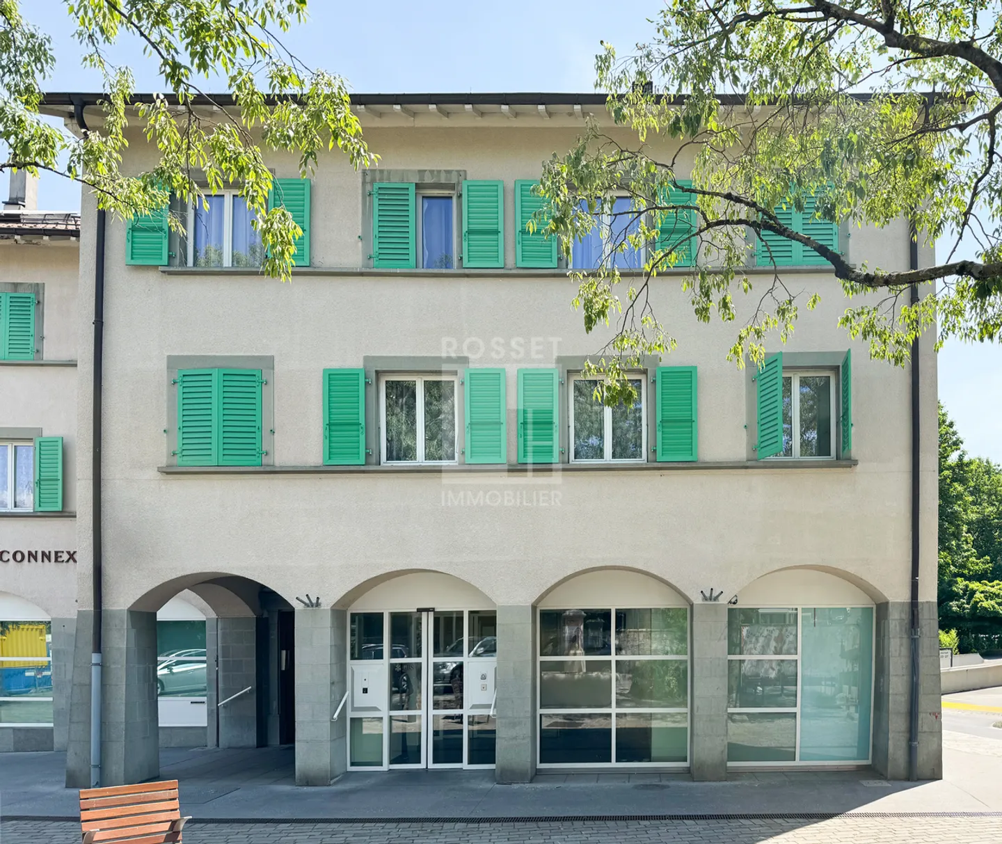 Arcade di circa 220 m² al piano terra con accesso al seminterrato - Foto 1 di 6