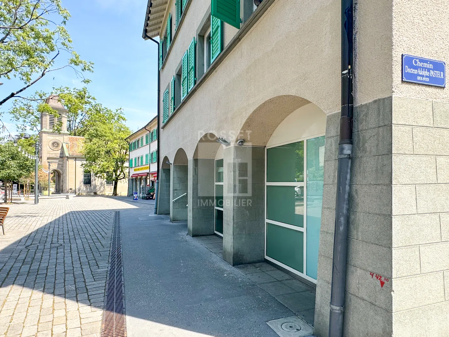 Arcade di circa 220 m² al piano terra con accesso al seminterrato - Foto 2 di 6