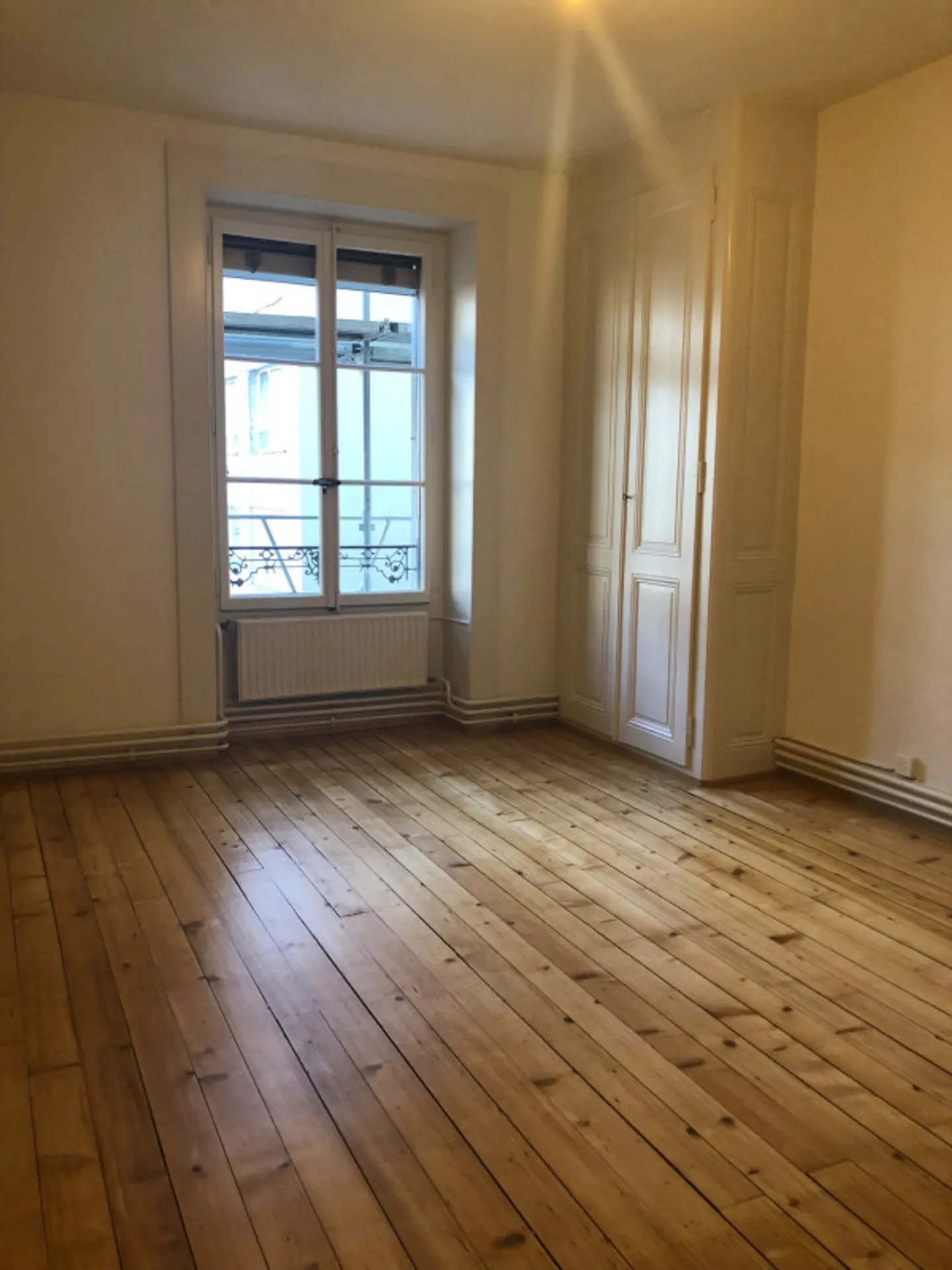 Charming 3-Room Apartment in Geneva - Photo 5 of 8