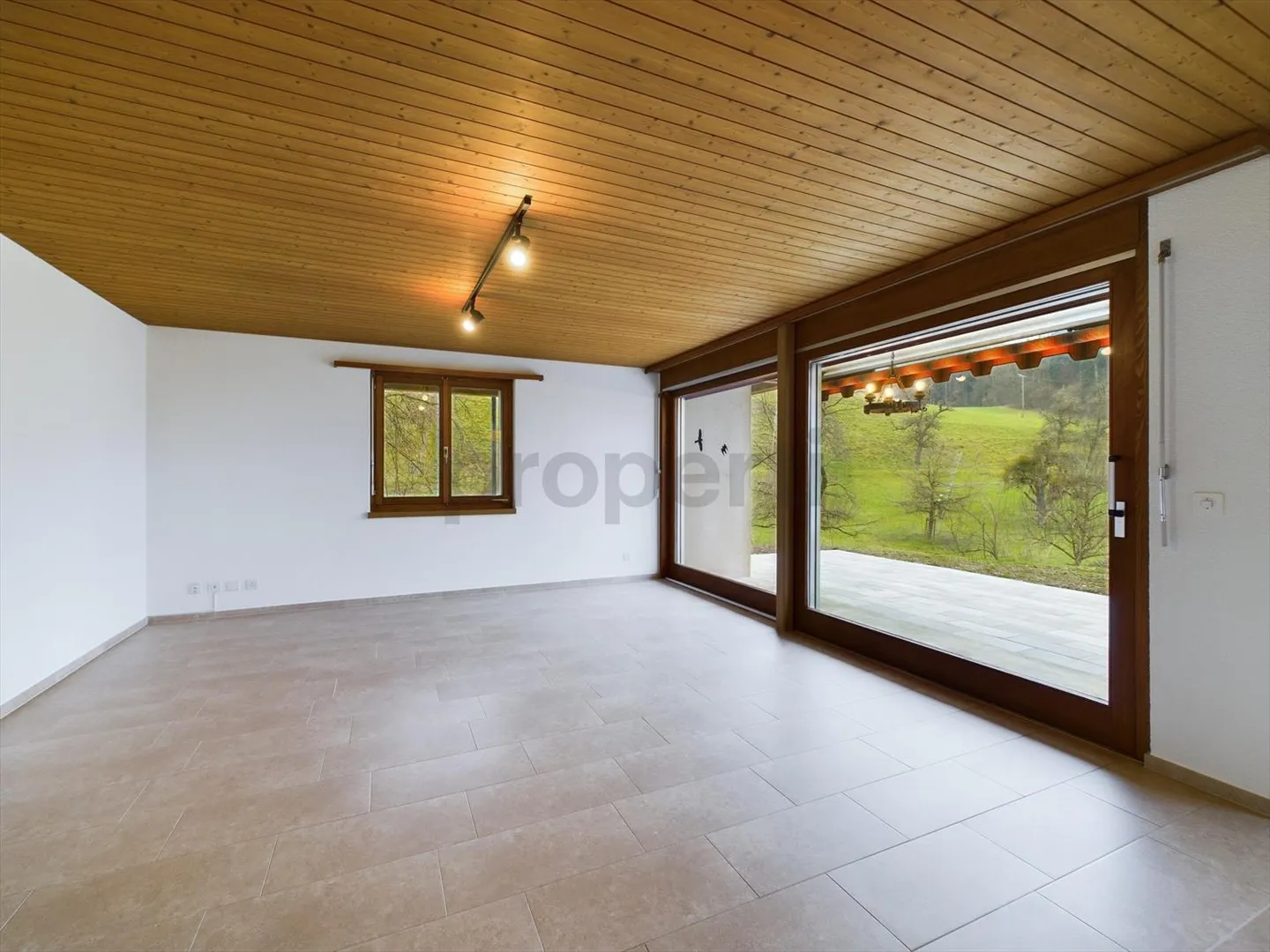 4.5 Room Apartment - Photo 1 of 12