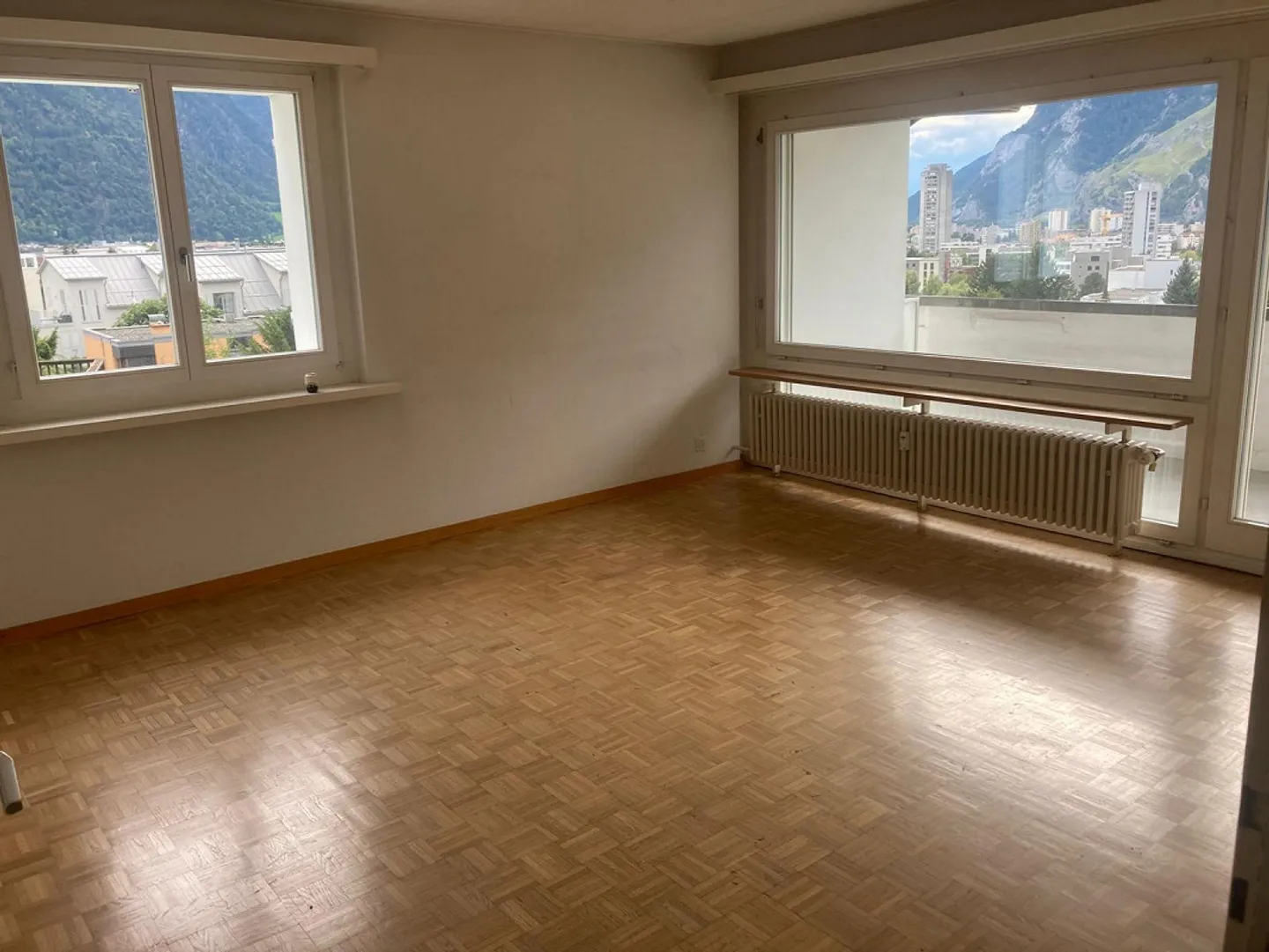 Appartamento luminoso e recentemente ristrutturato con 4 stanze in una posizione soleggiata - Foto 1 di 5