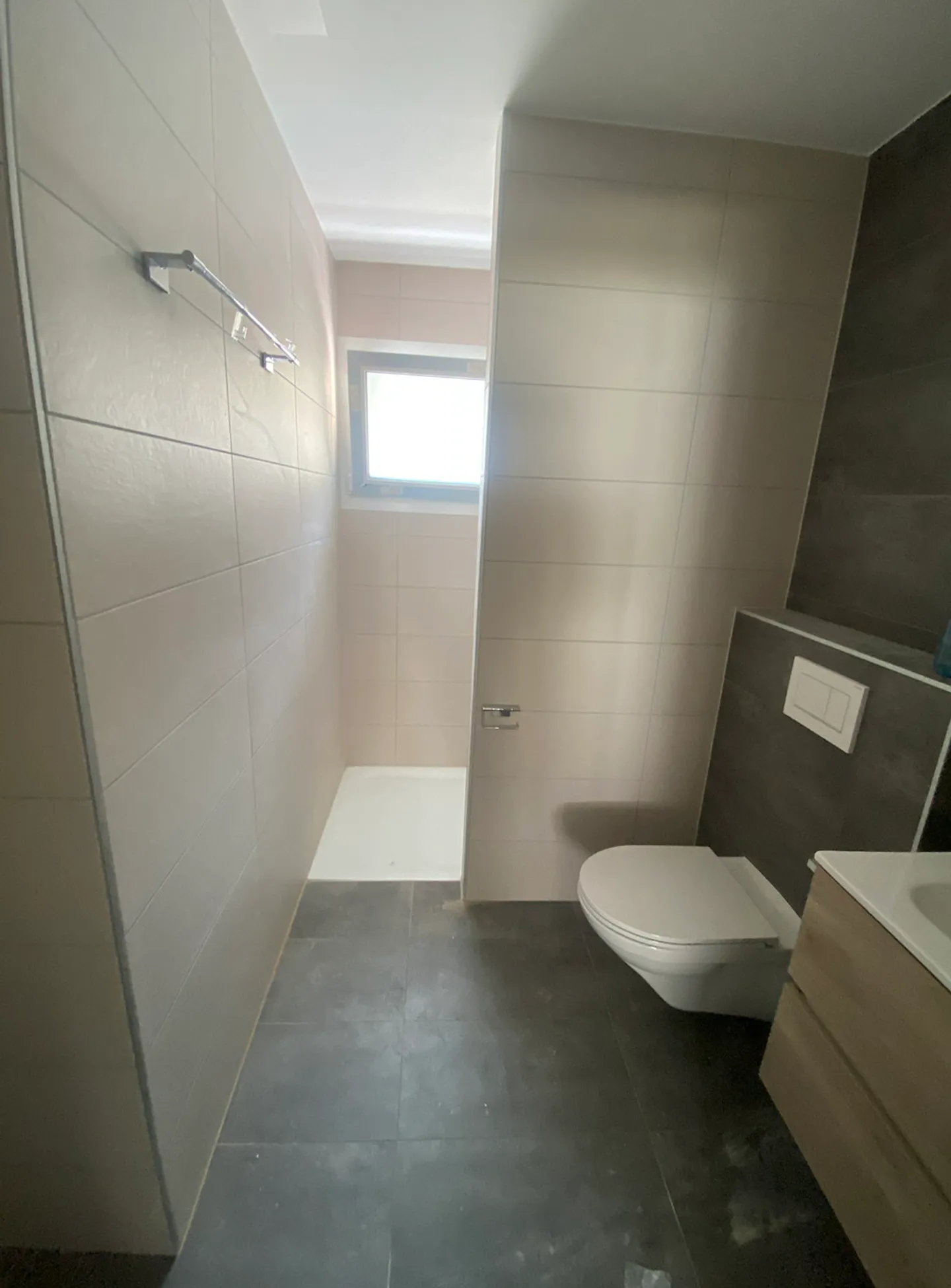 Vesin, in affitto, monolocale di 26 m2 con un posto auto + una cantina - Foto 3 di 6