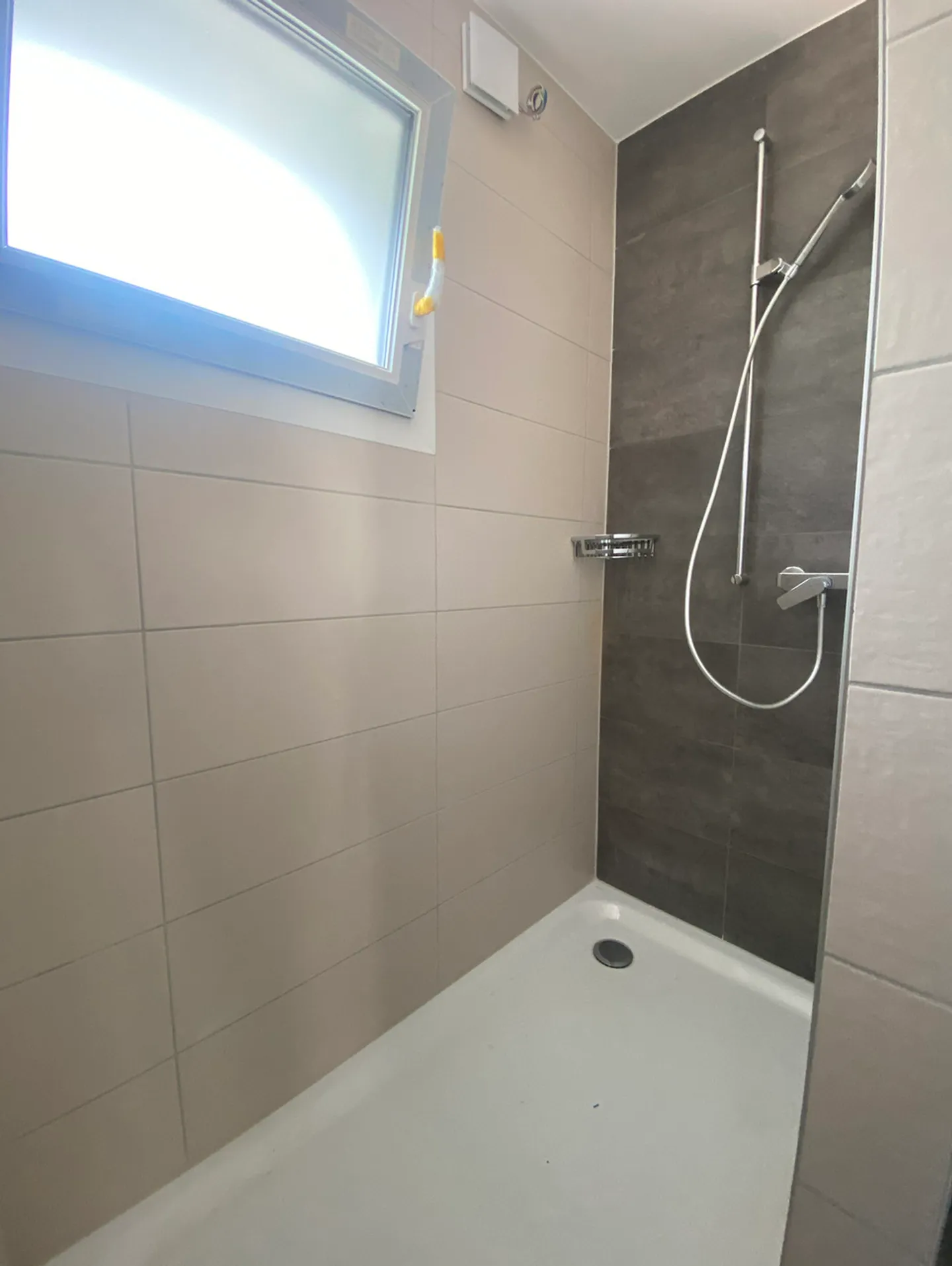 Vesin, in affitto, monolocale di 26 m2 con un posto auto + una cantina - Foto 4 di 6