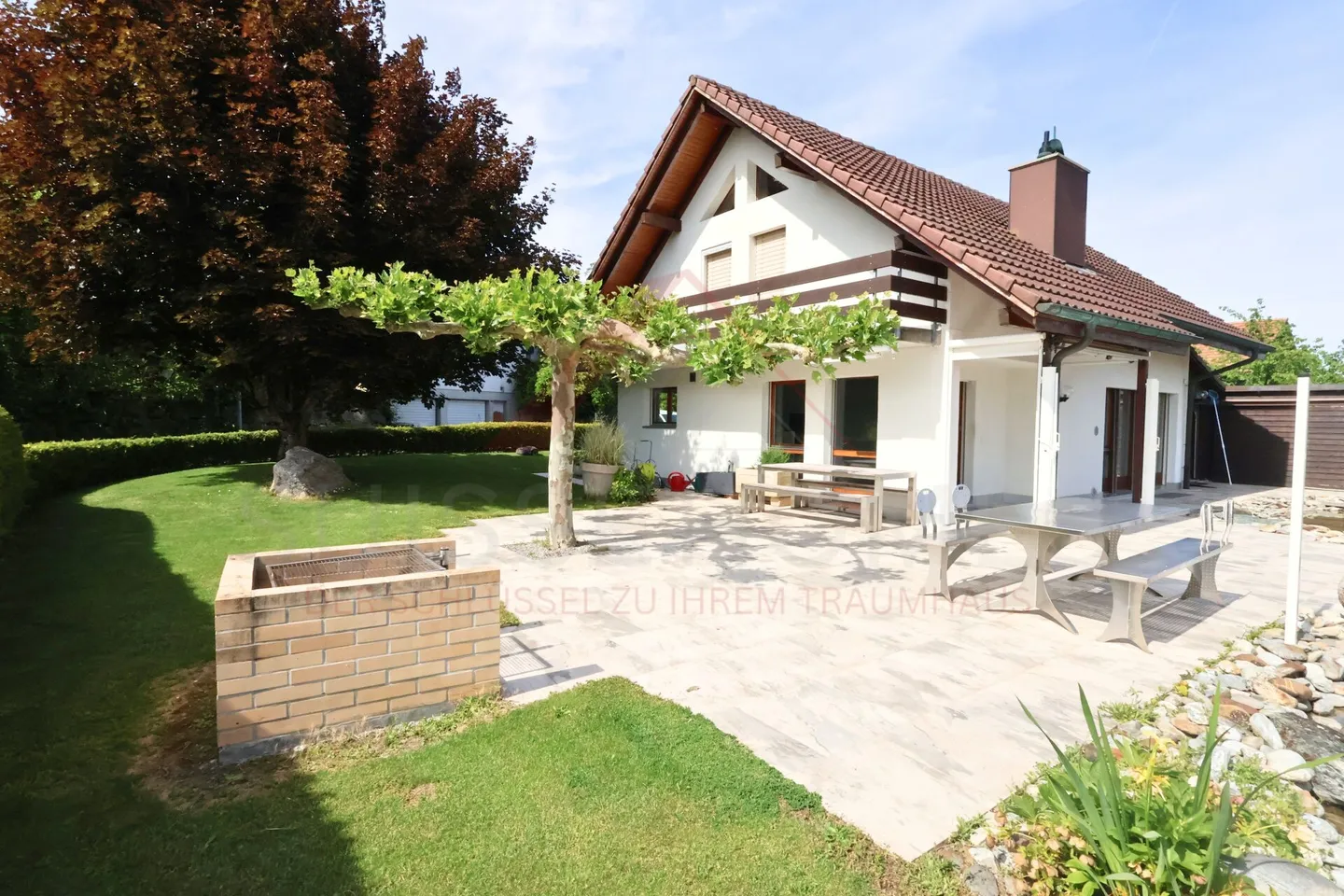 Paradiso familiare con giardino da sogno e stagno naturale a Hagneck - Foto 3 di 30