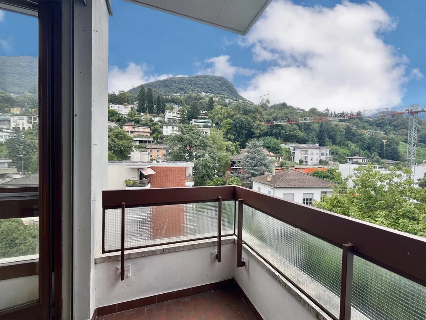 À LOUER APPARTEMENT LUMINEUX 4.5 PIÈCES AVEC TERRASSES À LUGANO VIGANELLO - Photo 2 sur 9