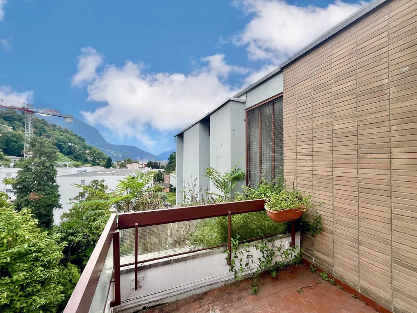 À LOUER APPARTEMENT LUMINEUX 4.5 PIÈCES AVEC TERRASSES À LUGANO VIGANELLO - Photo 5 sur 9