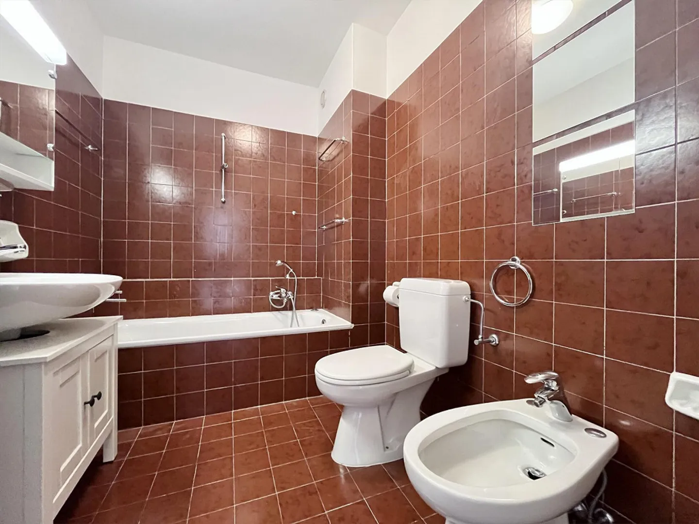 À LOUER APPARTEMENT LUMINEUX 4.5 PIÈCES AVEC TERRASSES À LUGANO VIGANELLO - Photo 6 sur 9