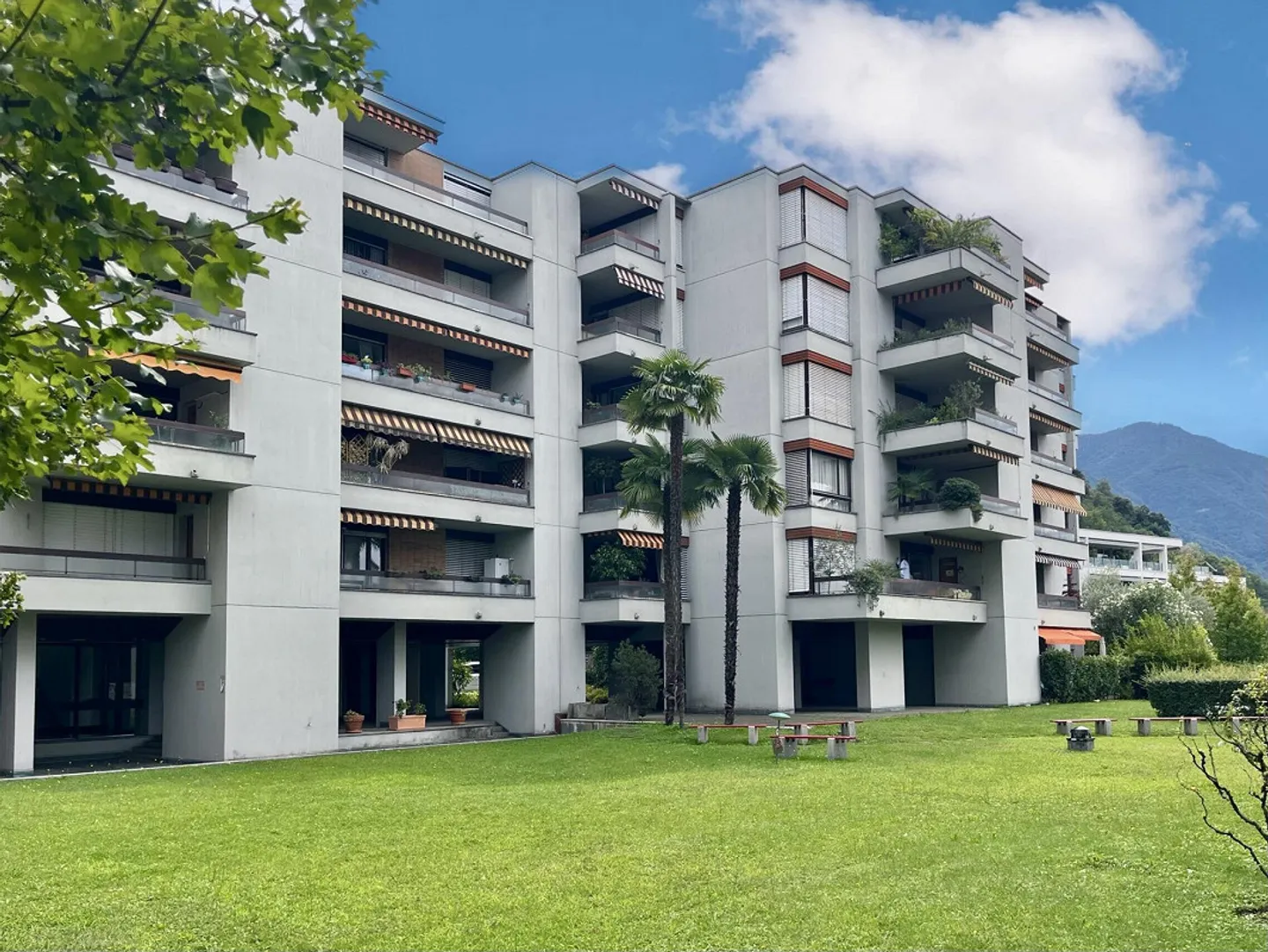 À LOUER APPARTEMENT LUMINEUX 4.5 PIÈCES AVEC TERRASSES À LUGANO VIGANELLO - Photo 9 sur 9