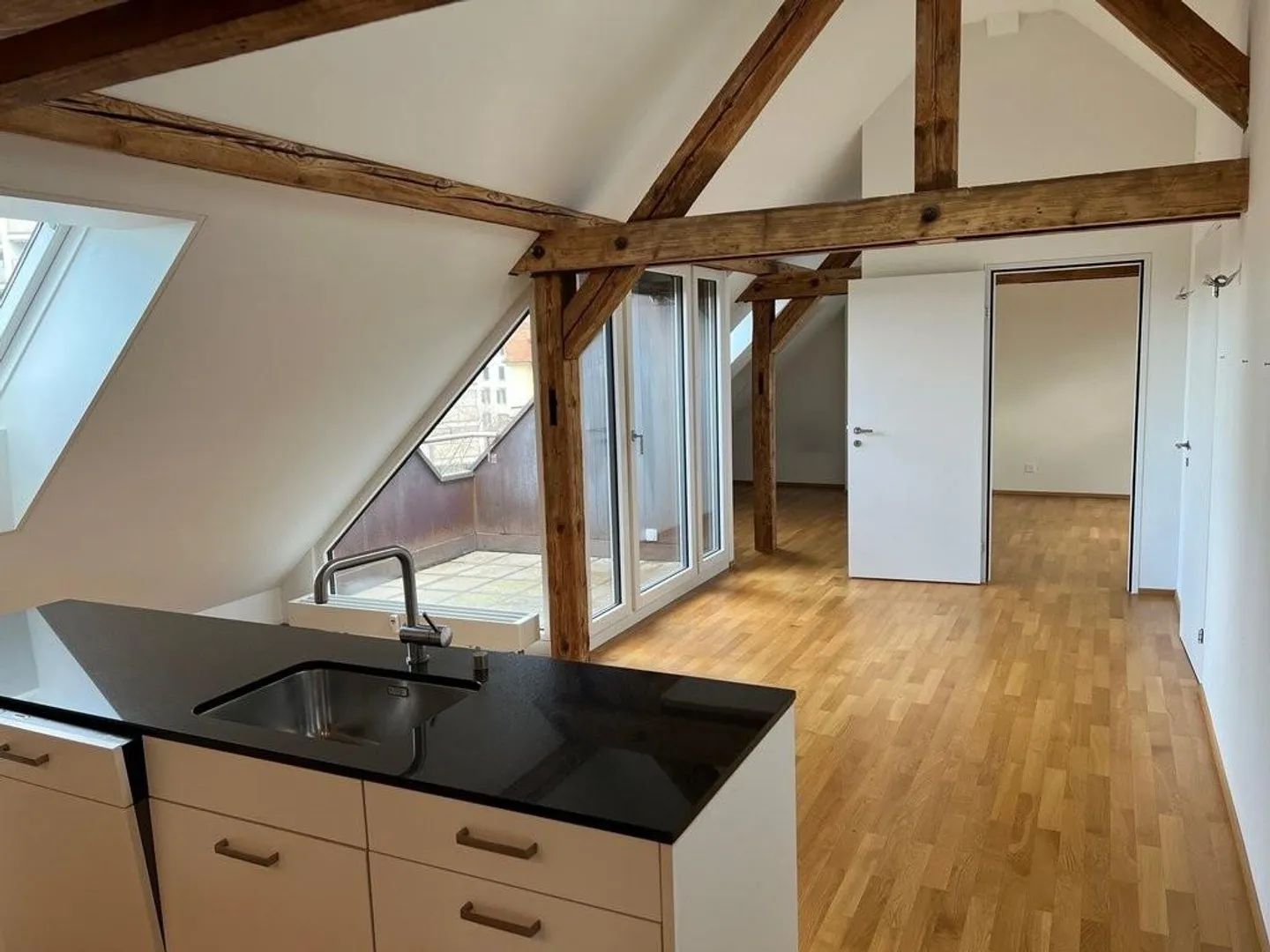 Stylish old apartment in the heart of District 6 - Photo 3 of 11
