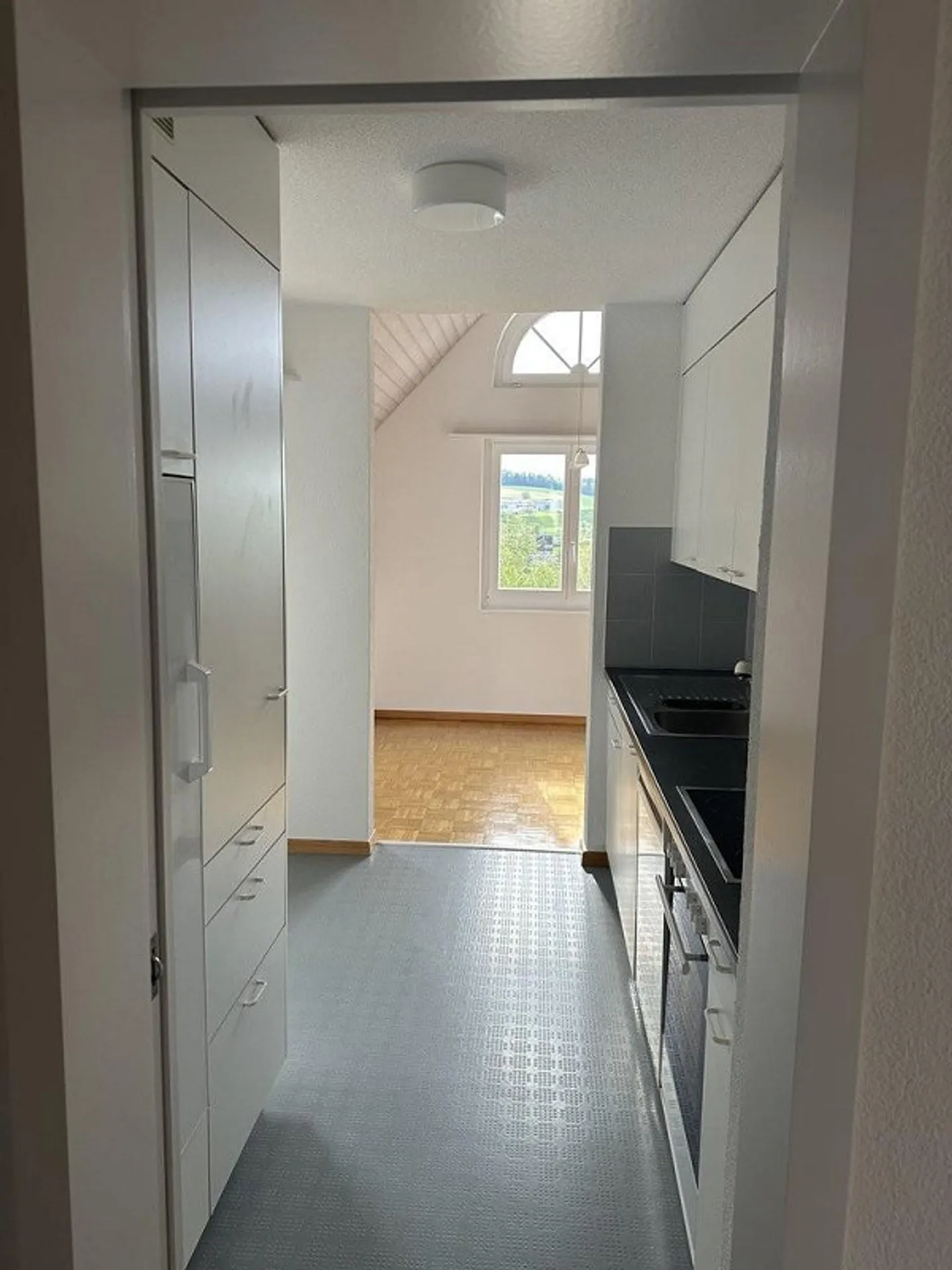 Charmante appartement lumineux avec deux balcons - Photo 5 sur 11