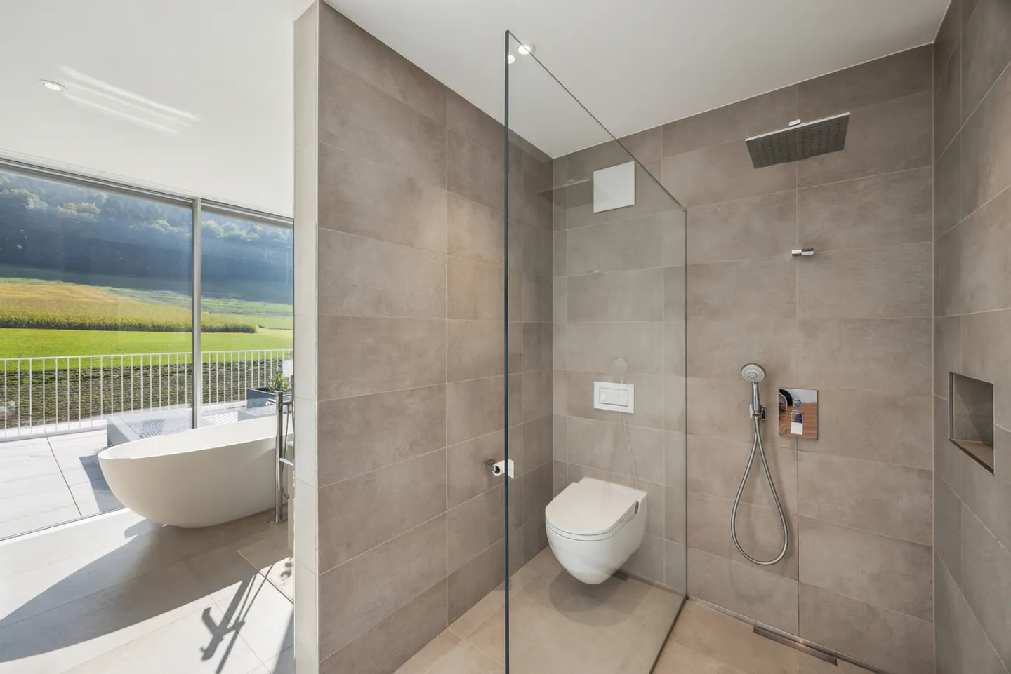 EDLE ATTIKA MIT EINMALIGER AUSSICHT UND DESIGN - Foto 7 von 13