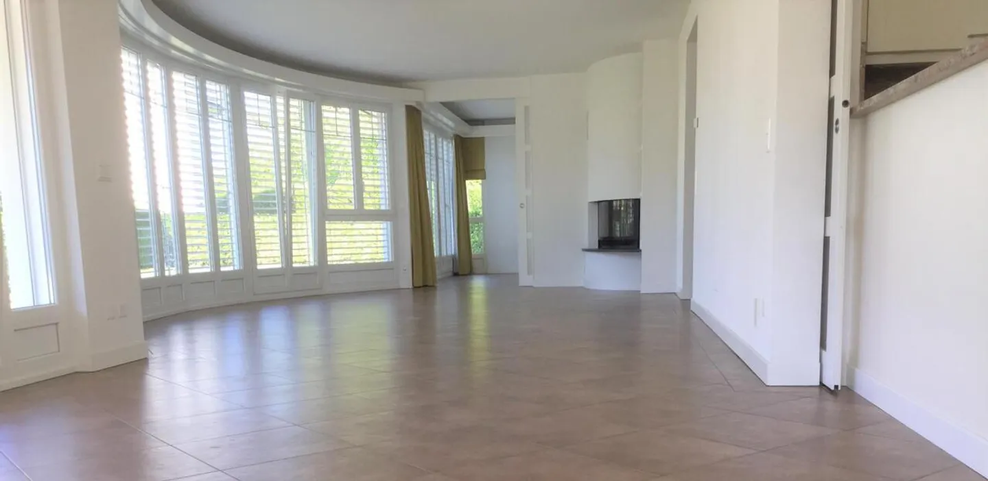 Hochwertige 5,5-Zimmer-Wohnung in der oberen Etage mit großen Terrassen - Foto 2 von 4