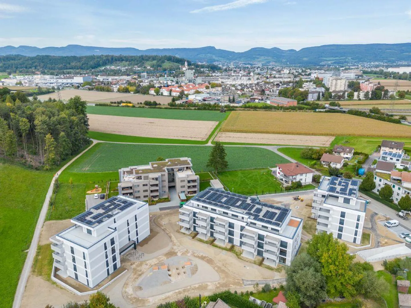 MODERN | HELL | NATURNAH - Photo 1 of 7