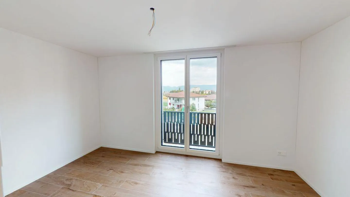 MODERN | HELL | NATURNAH - Photo 5 of 7