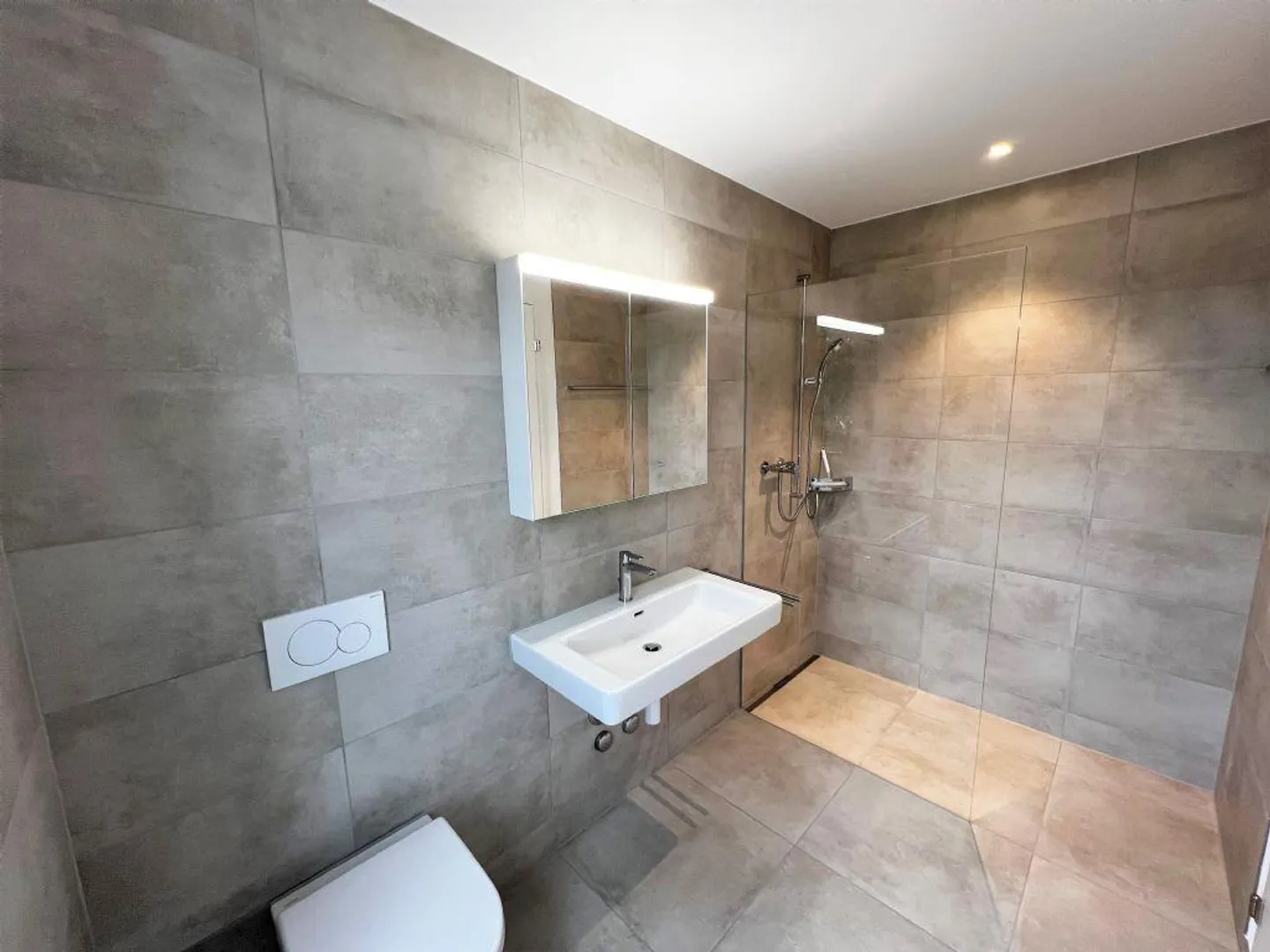 MODERN | HELL | NATURNAH - Photo 6 of 7