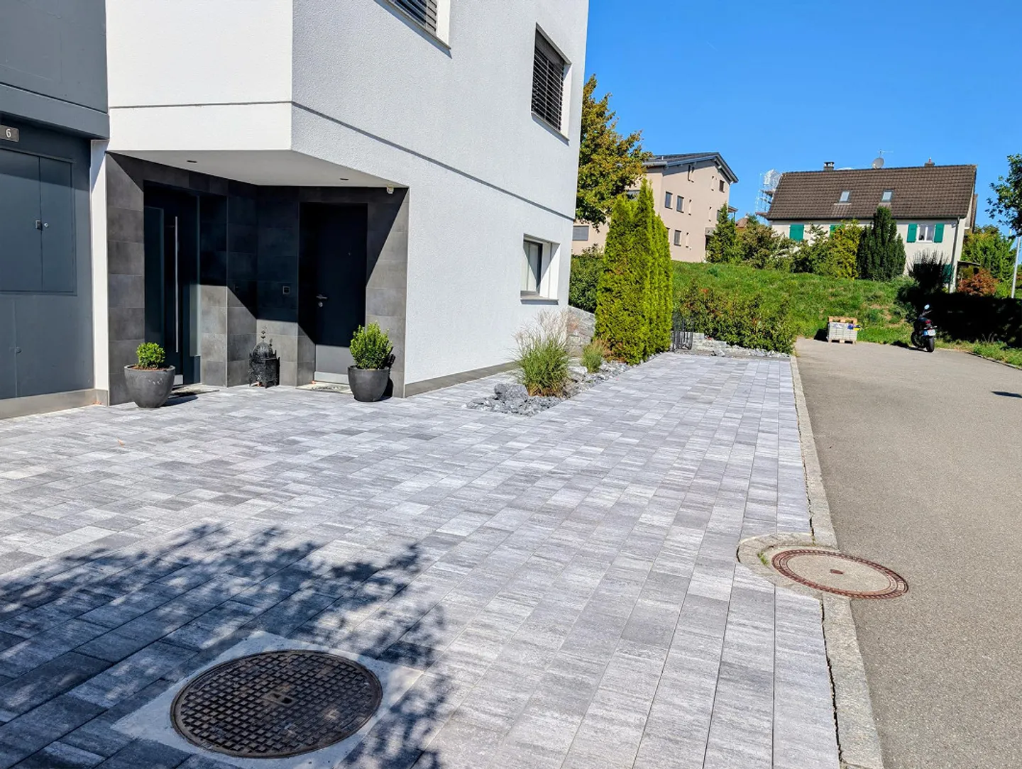 Ground floor apartment / granny flat with large seating area, near train station - Photo 1 of 11