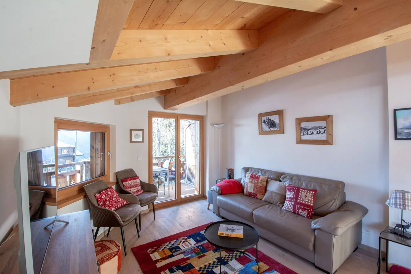 Charming Duplex Apartment in Villars - Photo 4 of 9