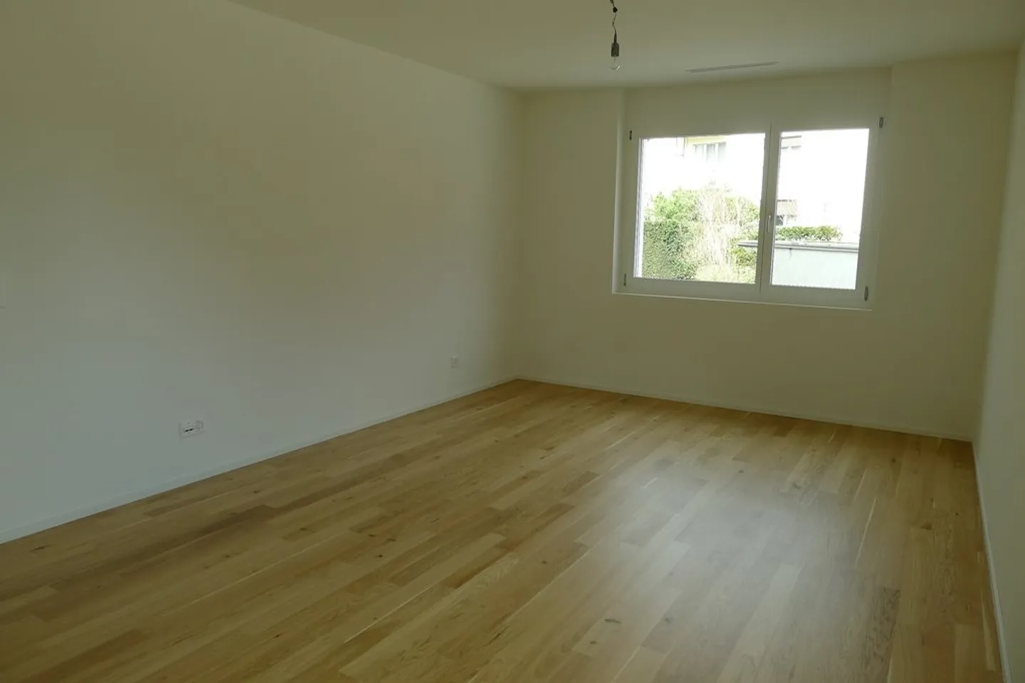 Appartamento moderno e luminoso di 4,5 stanze a Wollishofen - Foto 4 di 8