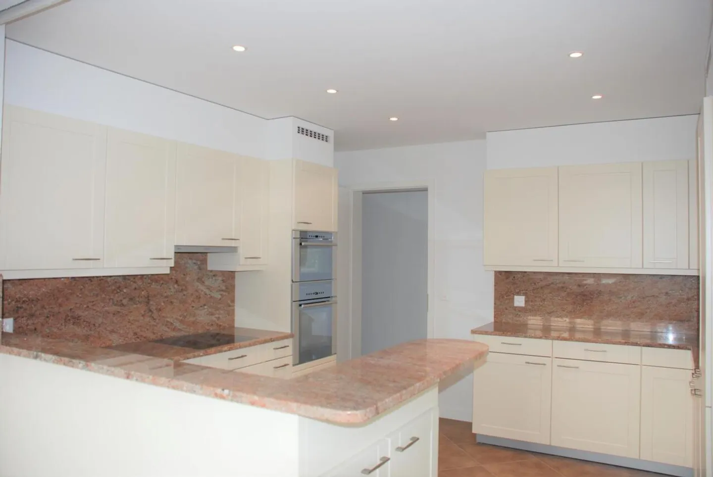 Hochwertige 5,5-Zimmer-Wohnung in der oberen Etage mit großen Terrassen - Foto 3 von 4