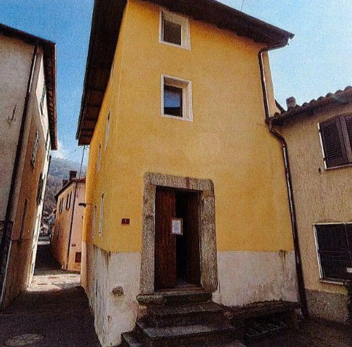Rural house with two apartments - Photo 3 of 13