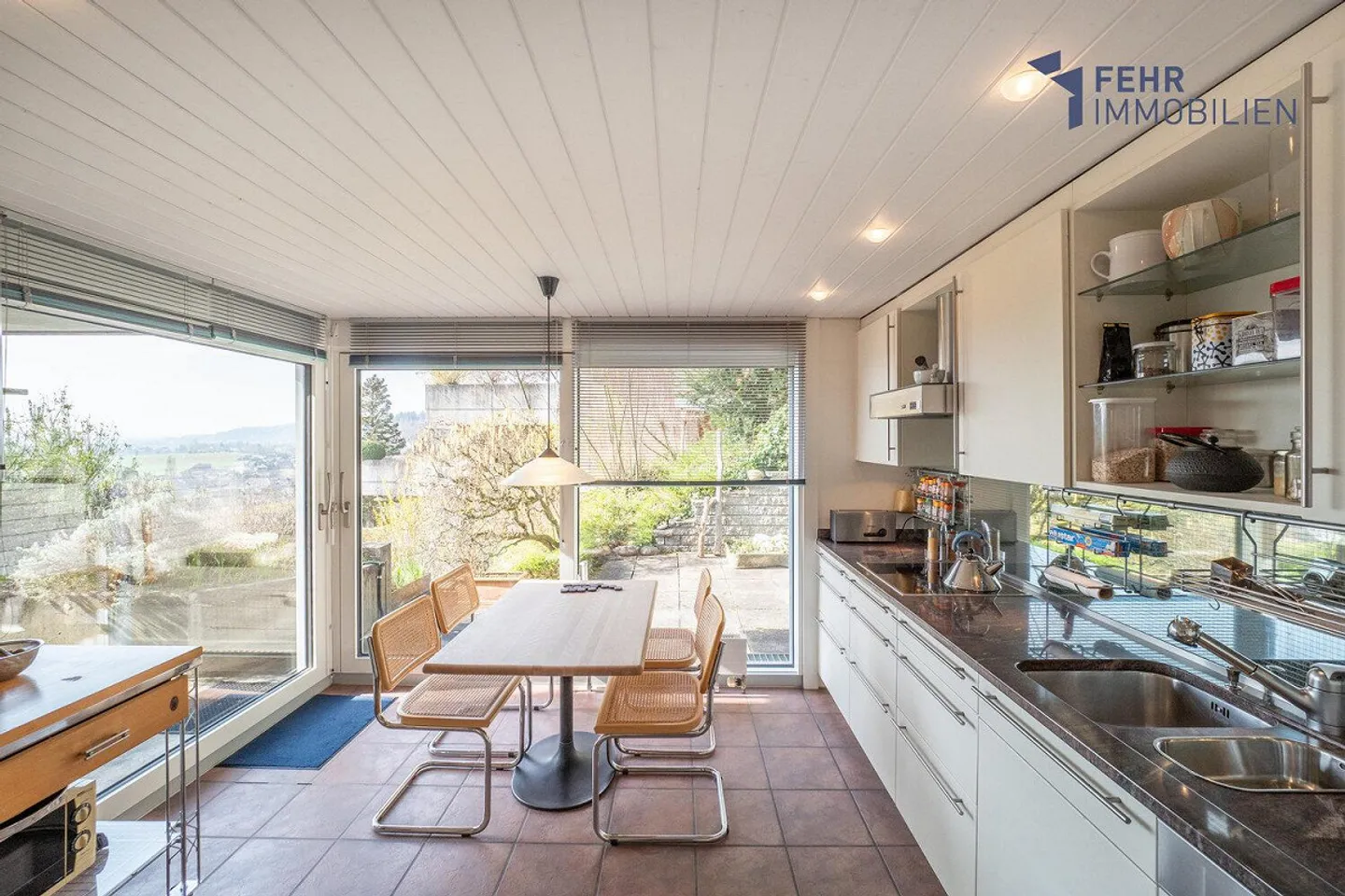 Fehr Immobilier - Maison de Terrasse 5.5 pièces avec vue magnifique - Photo 4 sur 14