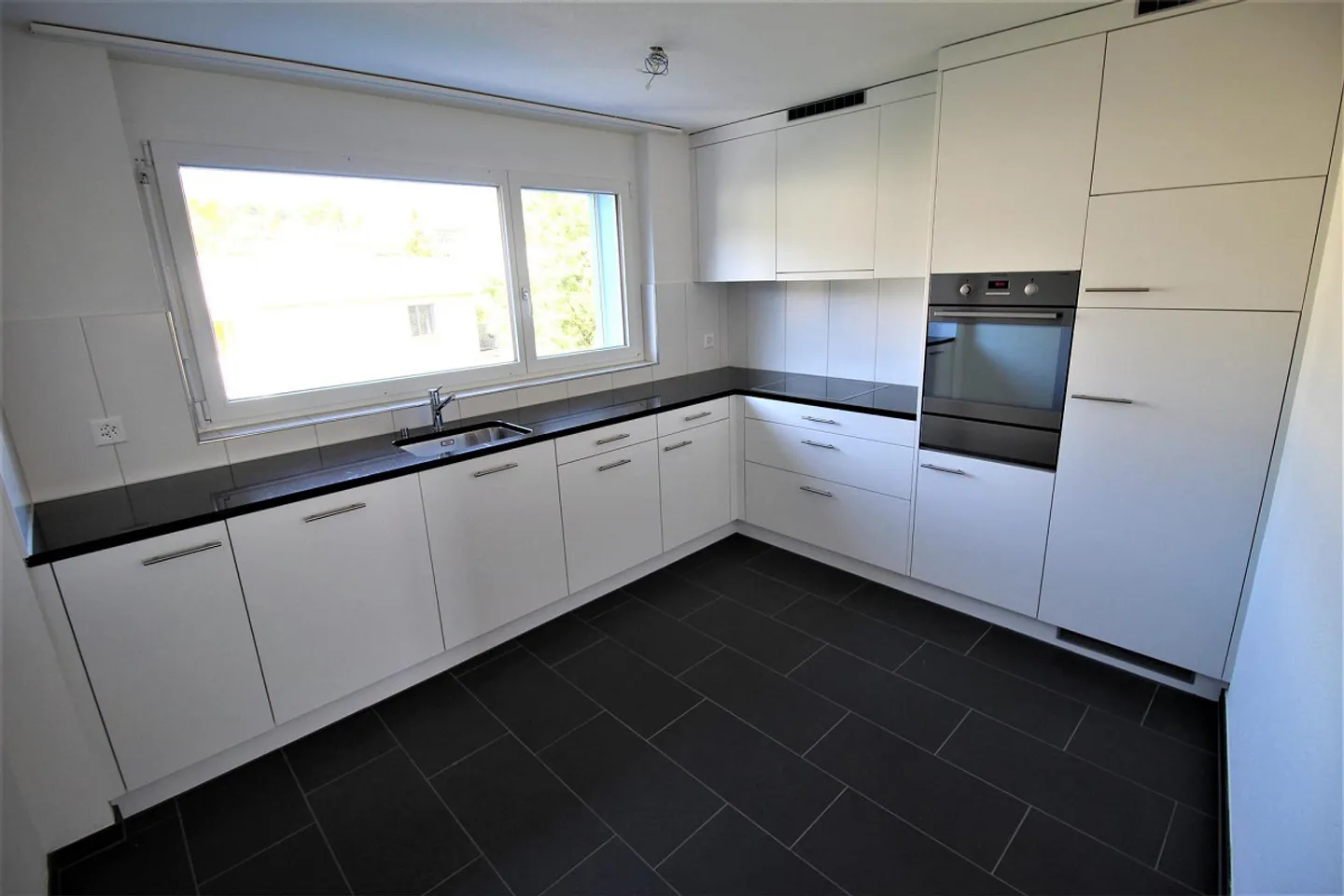 4.5 Room Apartment in Neuhausen am Rheinfall - Photo 2 of 10