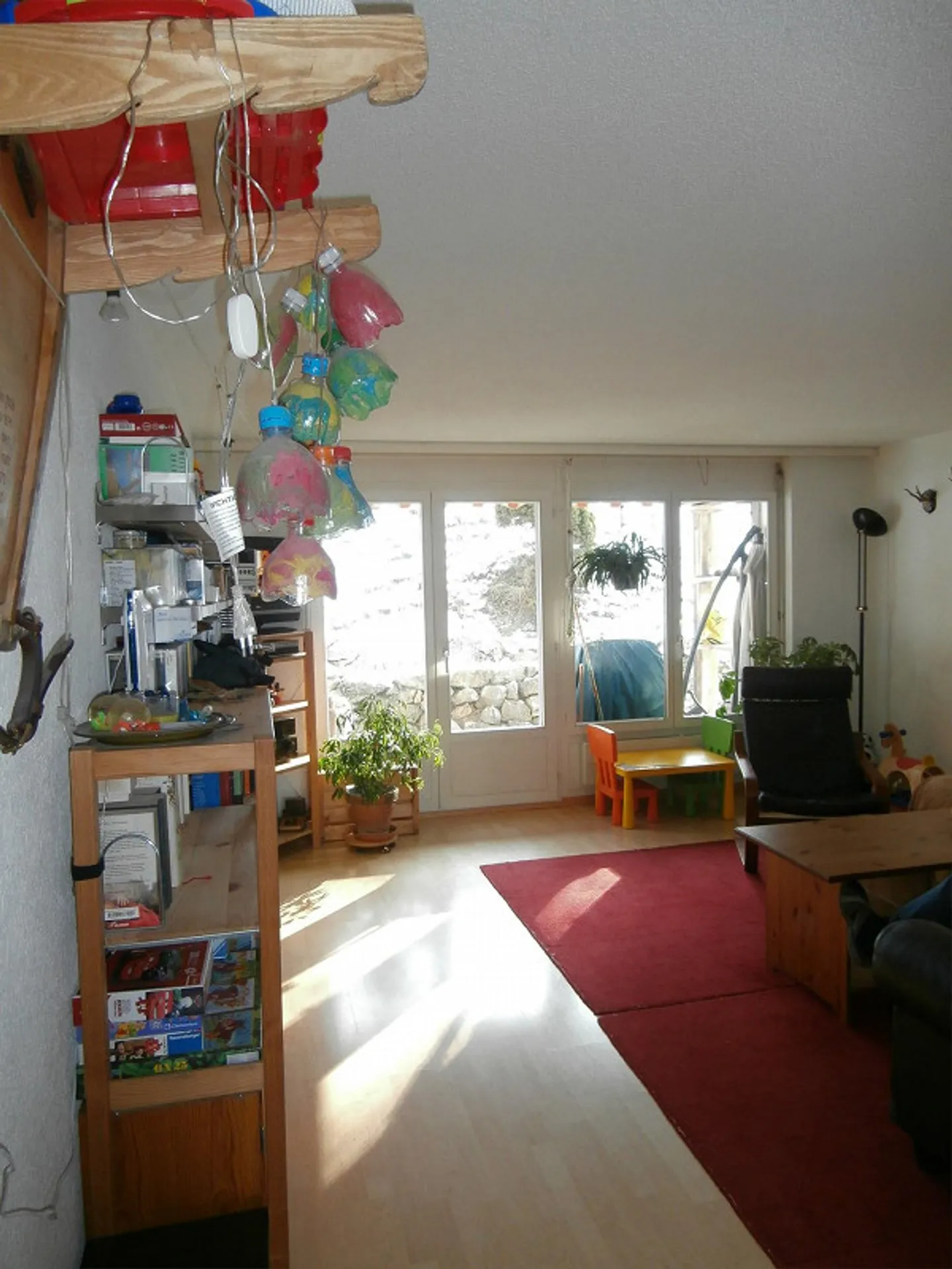 Appartement lumineux de 4½ pièces au rez-de-chaussée avec balcon et terrasse jardin - Photo 4 sur 8