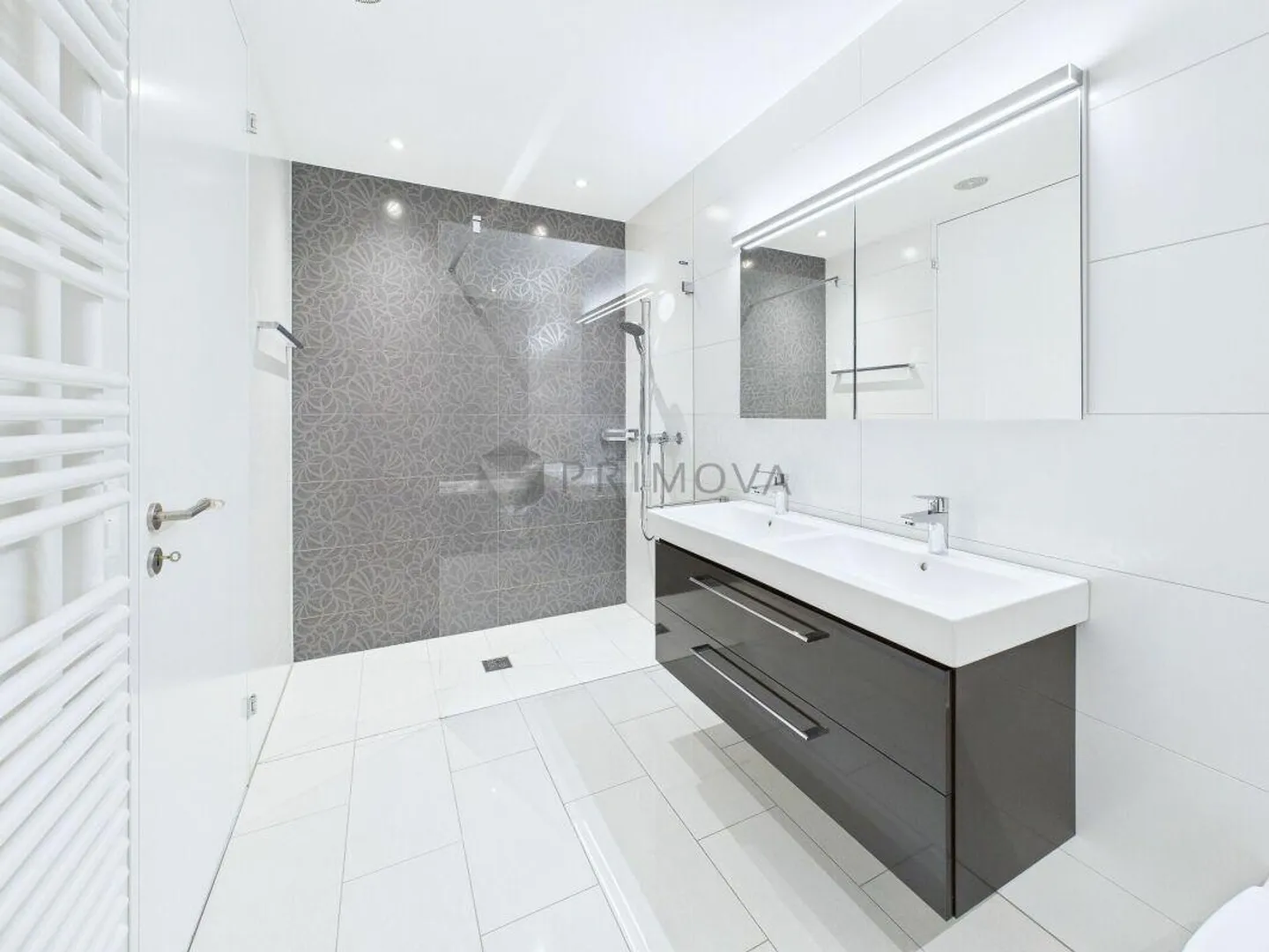 Luxurious terrace apartment with garden and panoramic views of the mountains and the lake! - Photo 10 of 15