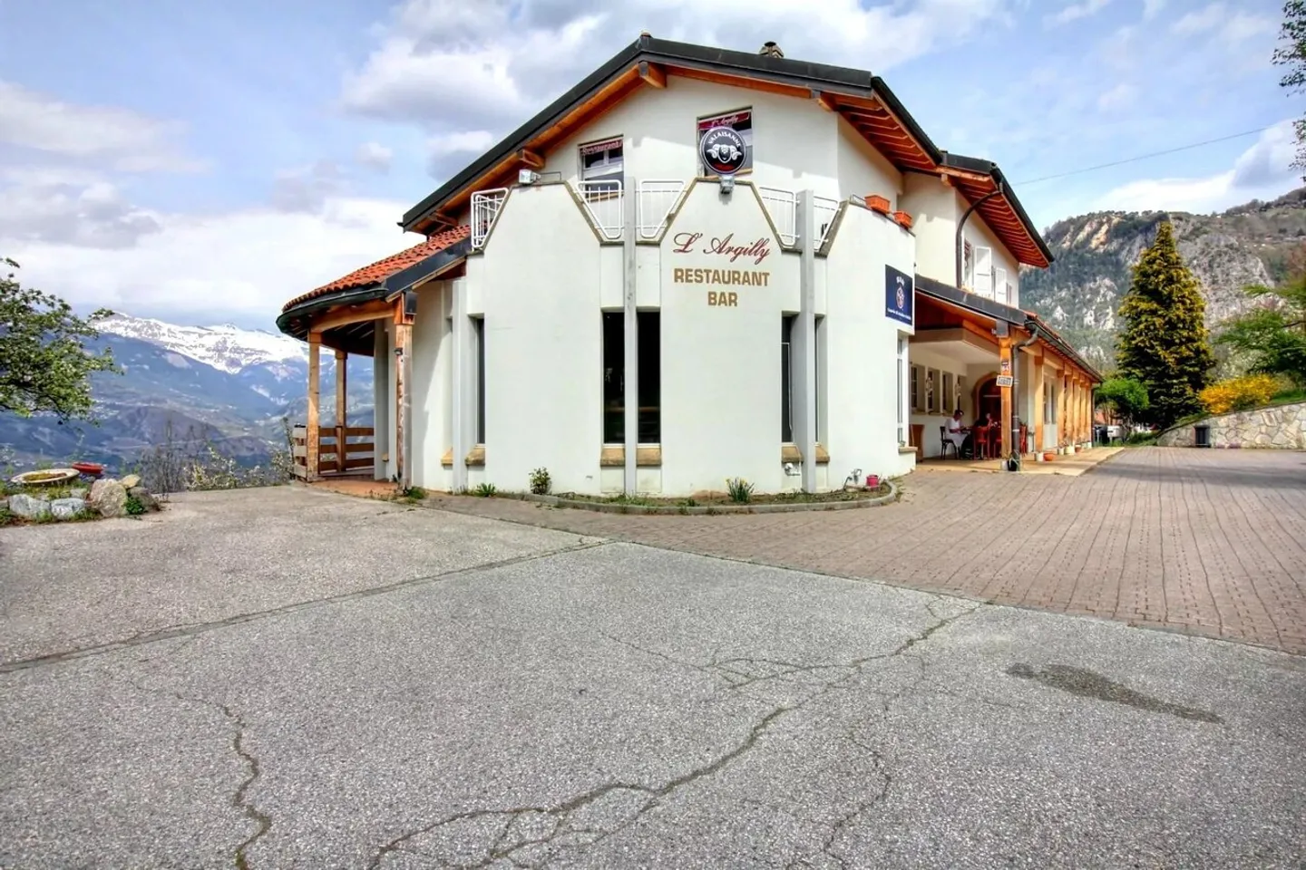 Restaurant mit Wohnung und großem Potenzial in Vex - Foto 2 von 13