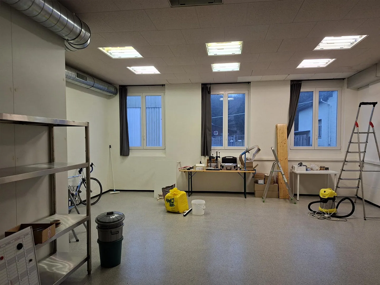 Spazio commerciale pratico / studio / laboratorio al piano terra - Foto 1 di 5