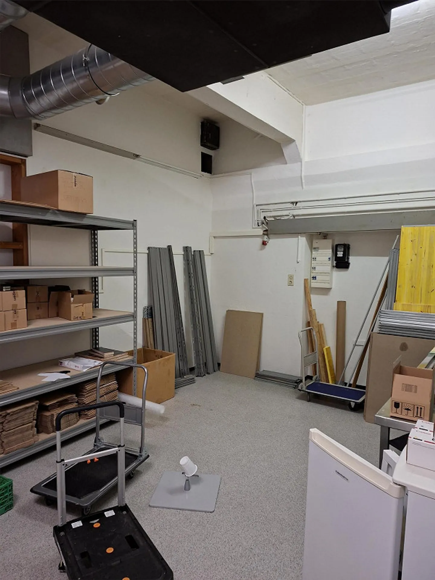 Spazio commerciale pratico / studio / laboratorio al piano terra - Foto 5 di 5