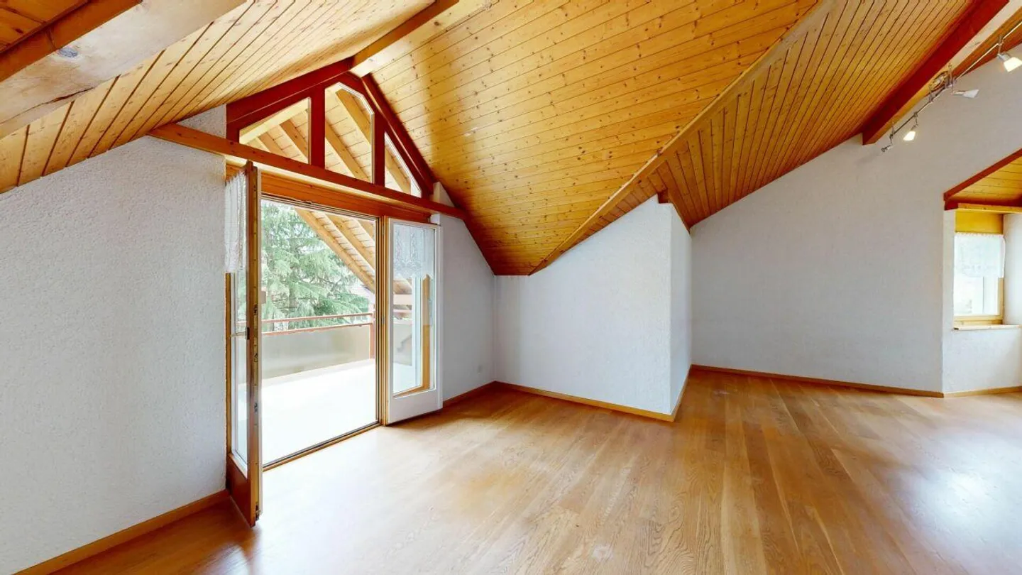 Geräumige Dachwohnung mit Balkonen - Foto 5 von 16
