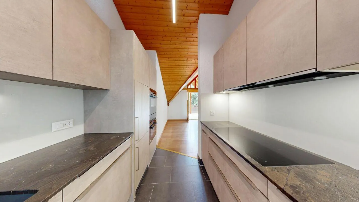 Geräumige Dachwohnung mit Balkonen - Foto 8 von 16