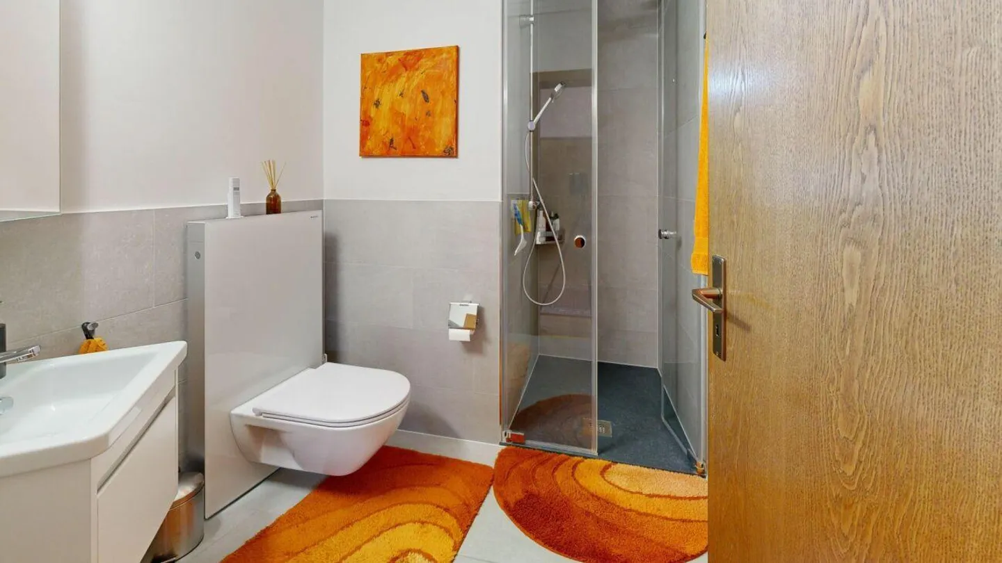 Geräumige Dachwohnung mit Balkonen - Foto 9 von 16