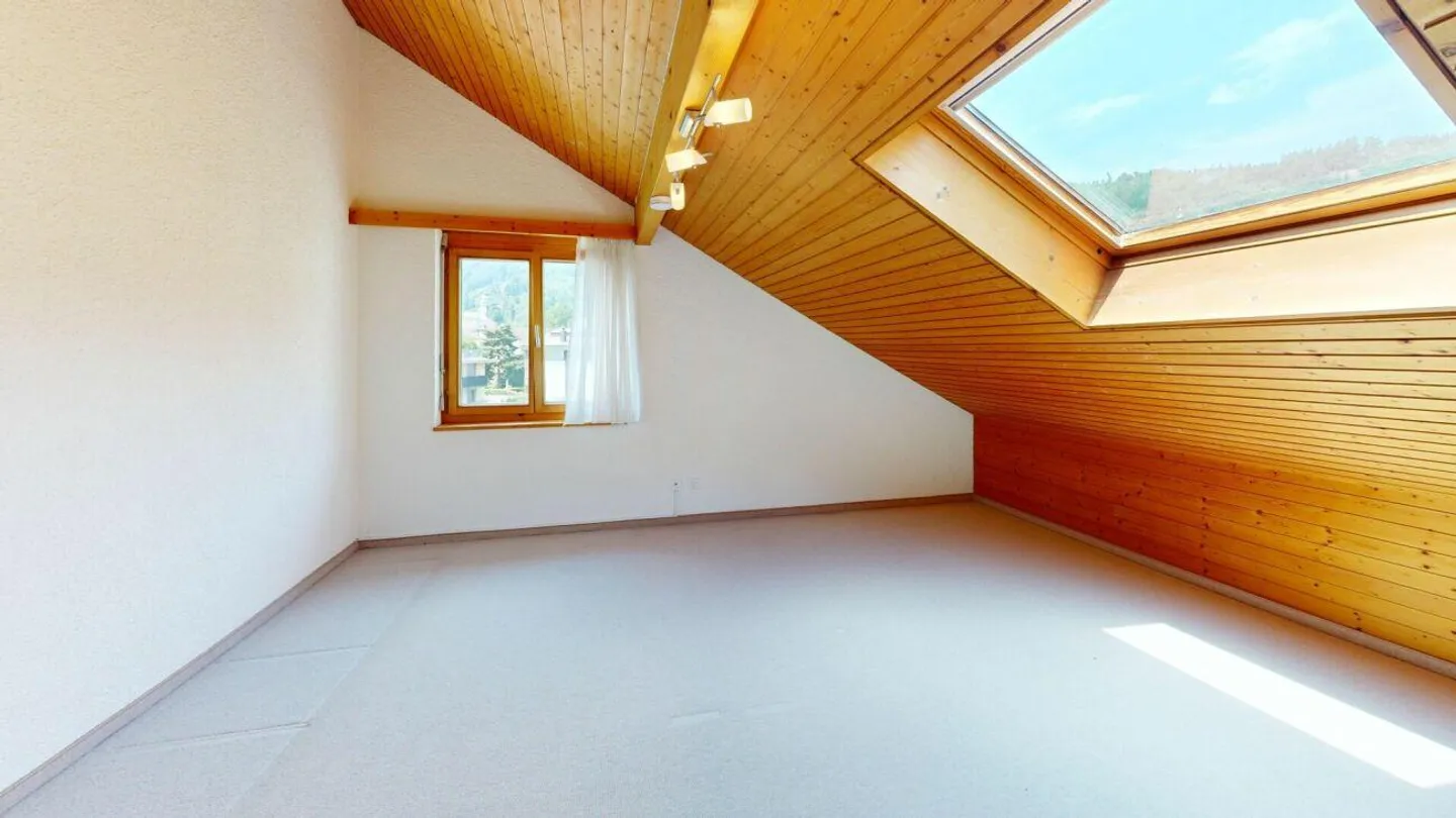 Geräumige Dachwohnung mit Balkonen - Foto 11 von 16