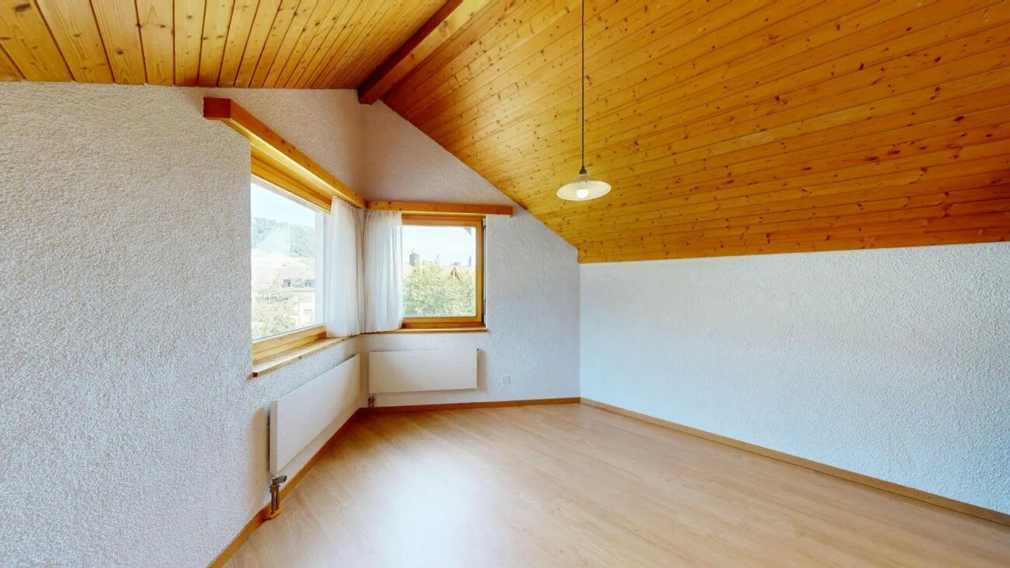 Geräumige Dachwohnung mit Balkonen - Foto 12 von 16