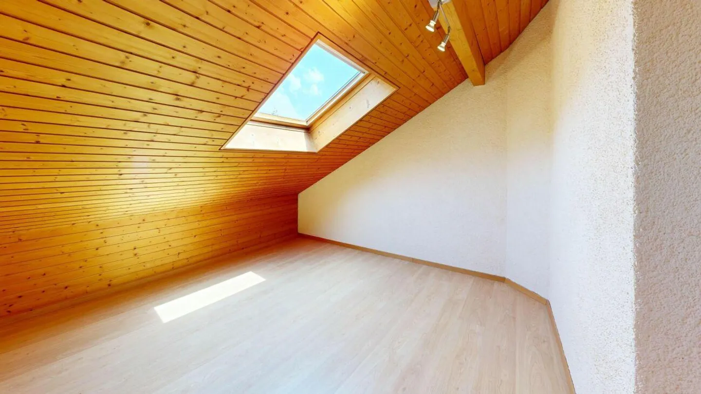 Geräumige Dachwohnung mit Balkonen - Foto 13 von 16