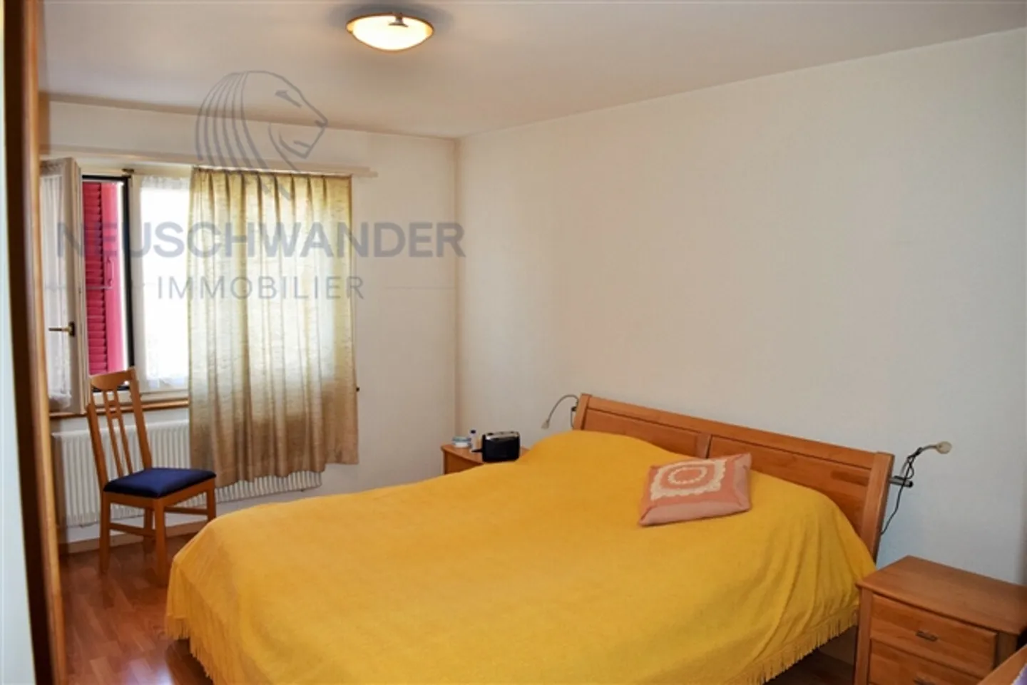 Ideally located with 3 apartments and 1 commercial space - Photo 7 of 11