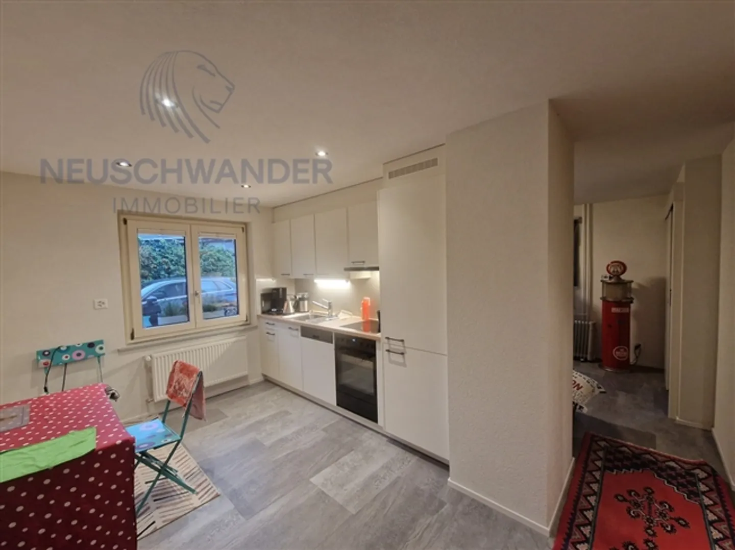 Ideally located with 3 apartments and 1 commercial space - Photo 3 of 11