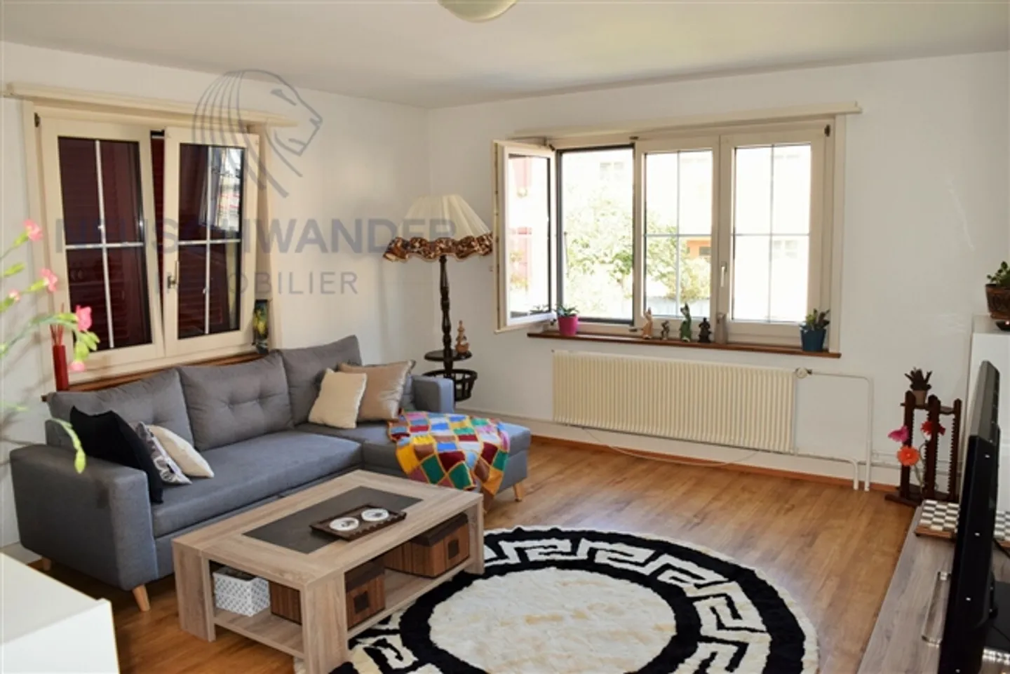 Ideally located with 3 apartments and 1 commercial space - Photo 6 of 11