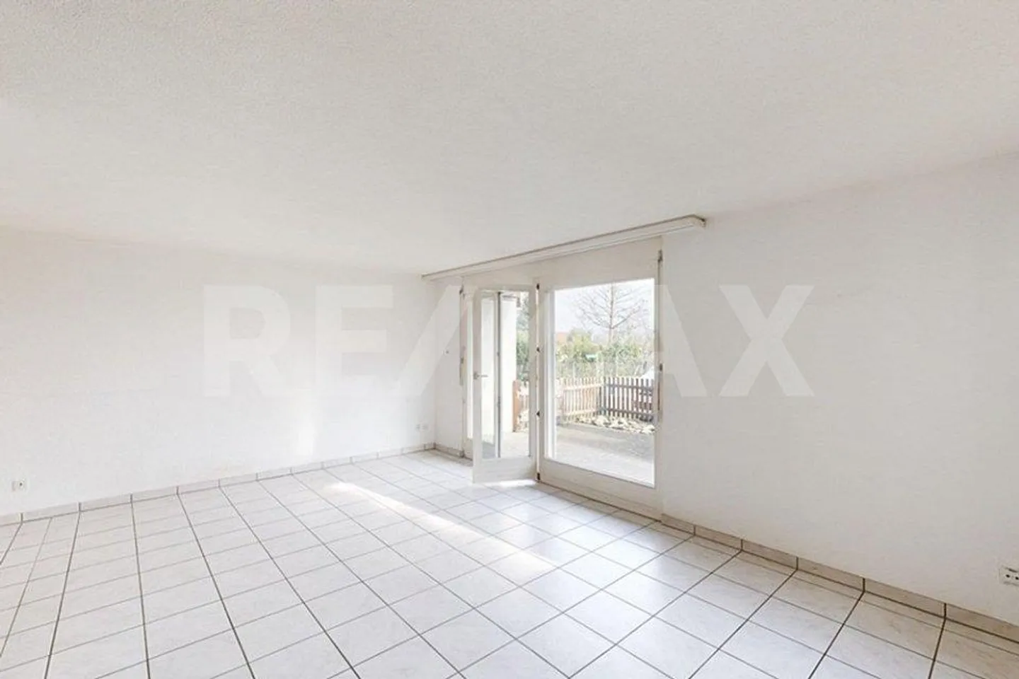 Quietly located 3.5 room condominium on the ground floor - Photo 6 of 13