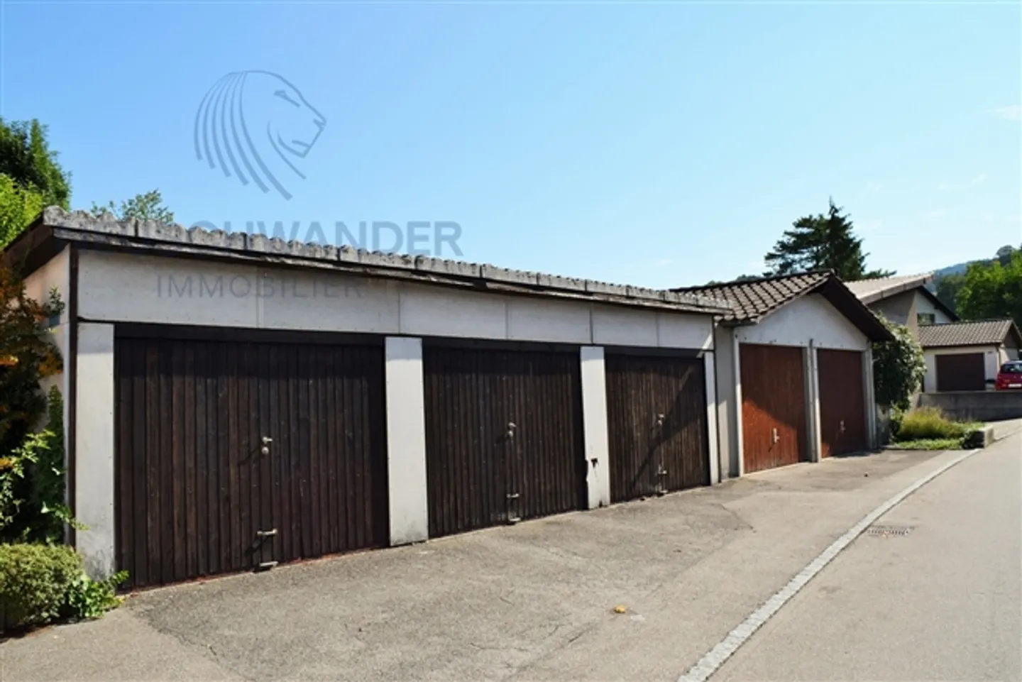 Ideally located with 3 apartments and 1 commercial space - Photo 10 of 11