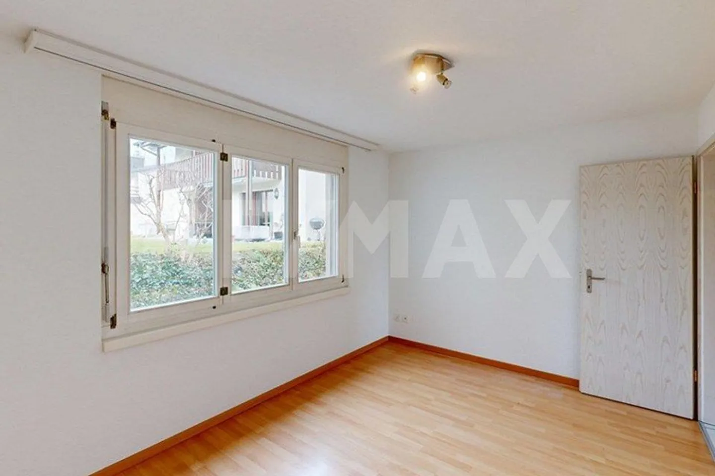 Quietly located 3.5 room condominium on the ground floor - Photo 8 of 13