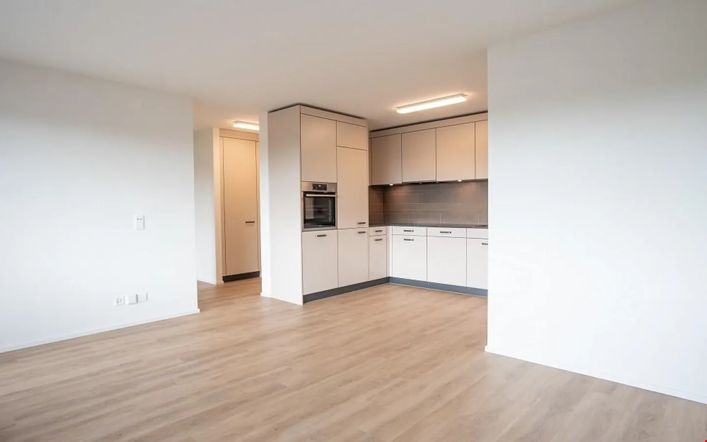 Appartamento ristrutturato in affitto a Bienne - Foto 2 di 8