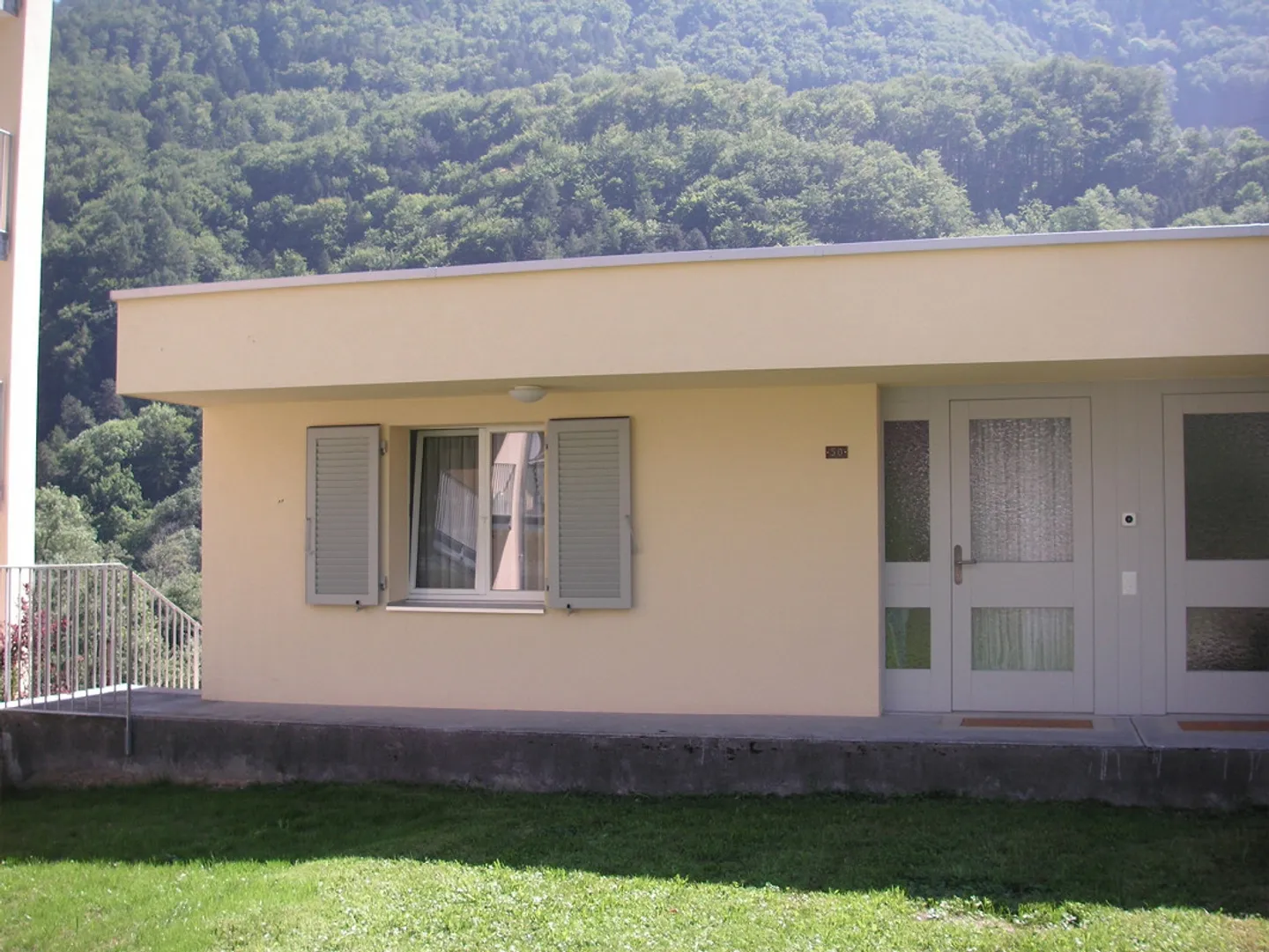piccolo ma molto carino appartamento con 2 camere a Netstal - Foto 1 di 7