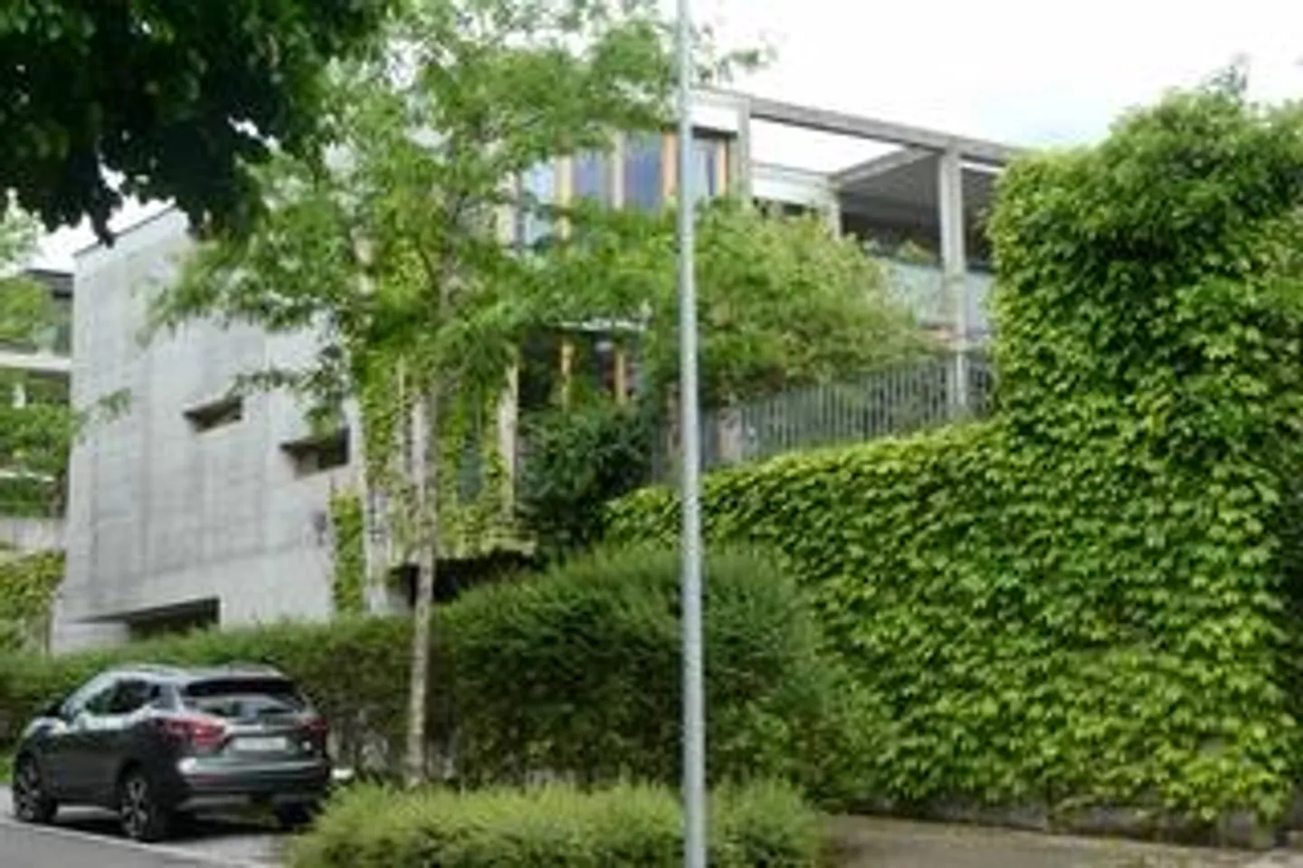 Condominio moderno di 4 1/2 stanze in zona tranquilla con posto auto sotterraneo - Foto 1 di 8
