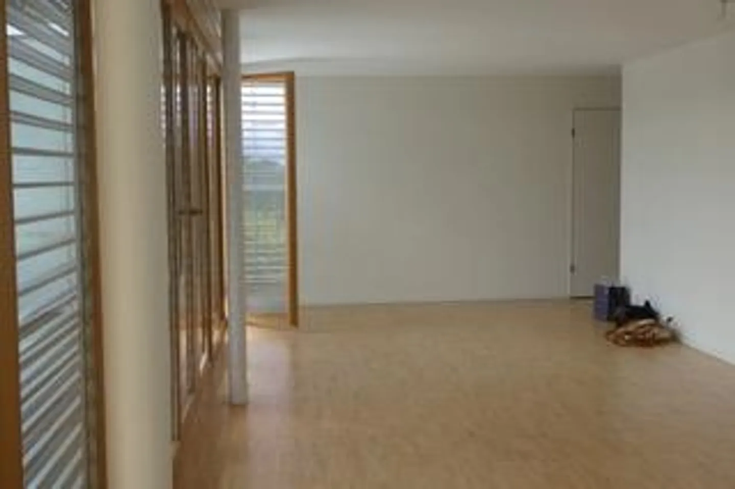 Condominio moderno di 4 1/2 stanze in zona tranquilla con posto auto sotterraneo - Foto 3 di 8