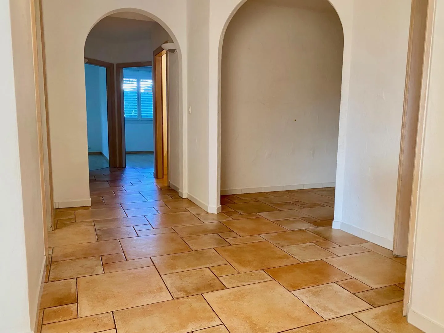 Spacious Villa-Style Apartment - Photo 12 of 13