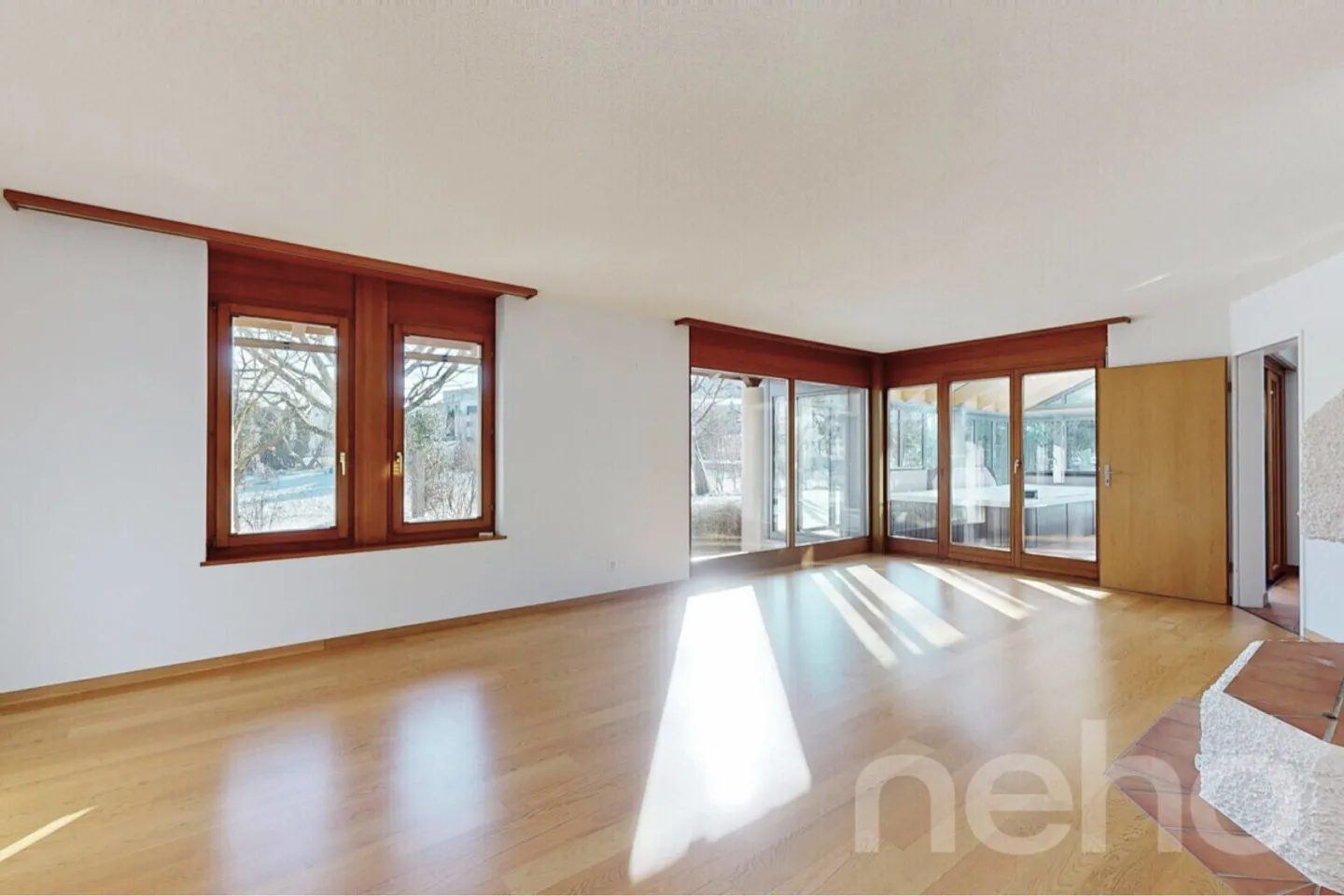 Large Single-Family House with Garden, Conservatory, and Lots of Potential - Photo 10 of 12