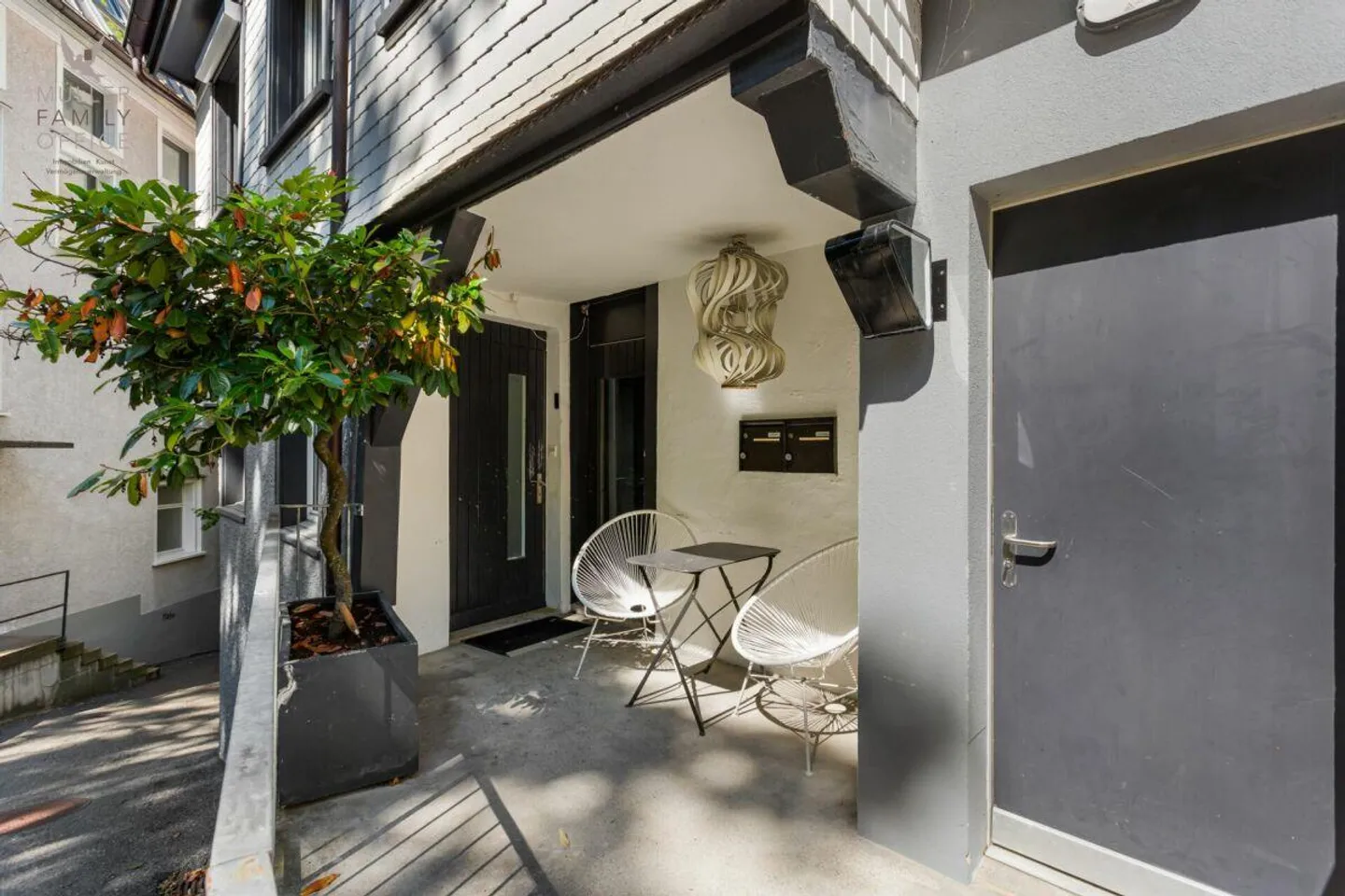 Maison familiale urbaine avec atelier près de la vieille ville et de Mülenenschlucht - Photo 2 sur 13